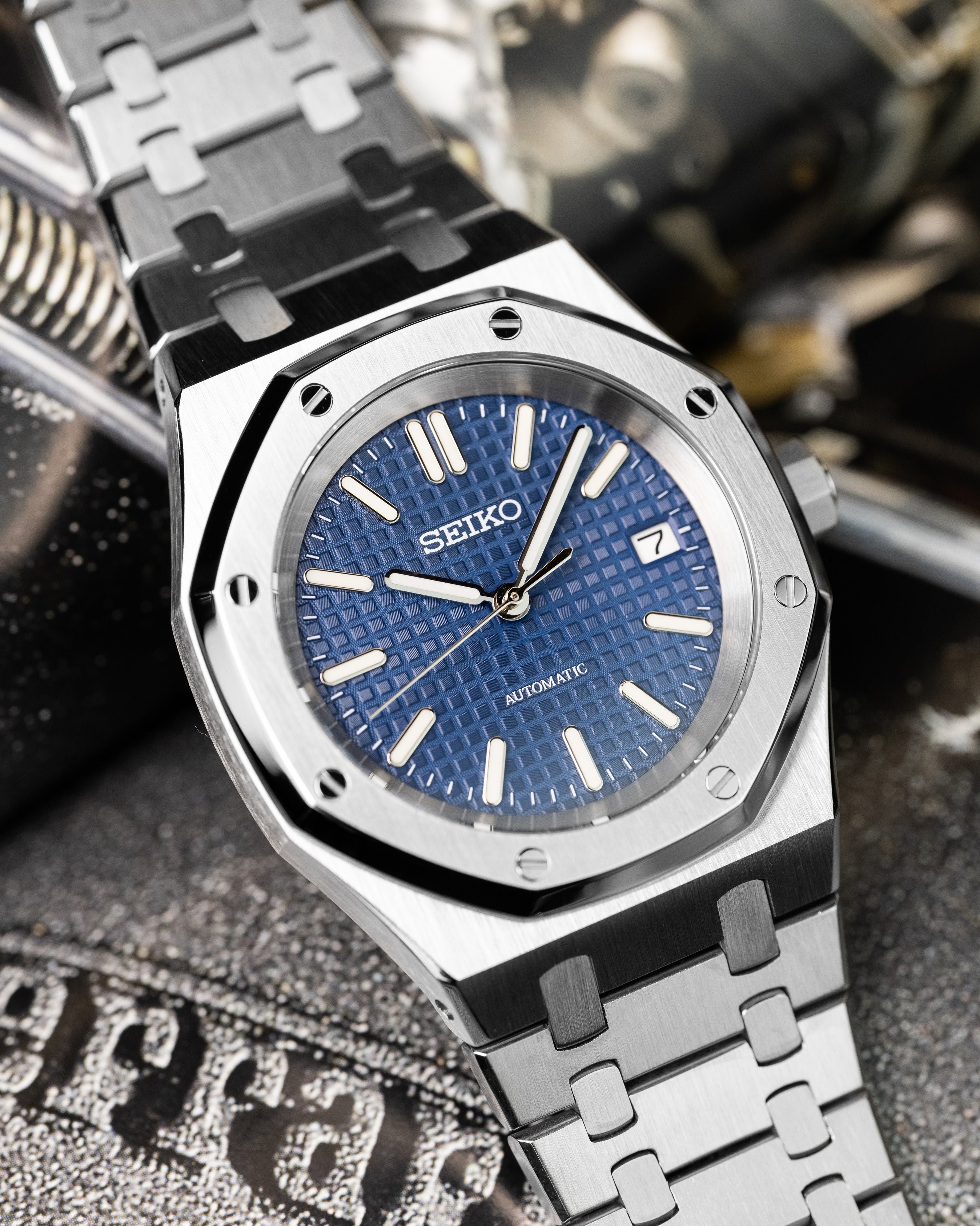 Custom Seiko Mod – Royal Oak Ap Homage With Brushed Stainless Steel Integrated Bracelet Blue Waffle-Textured Tapisserie Dial And Octagonal Bezel15