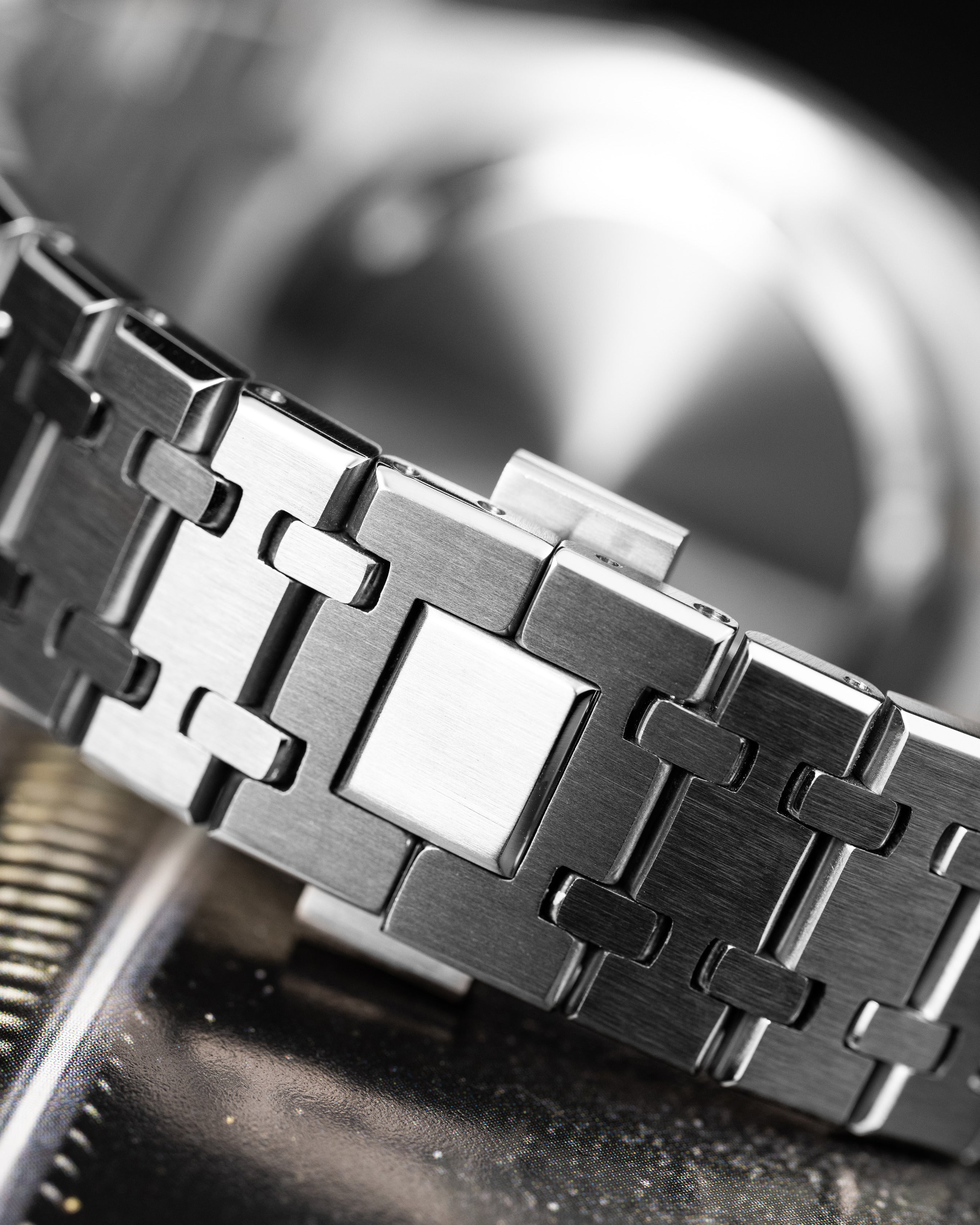 Custom Seiko Mod – Royal Oak Ap Homage With Brushed Stainless Steel Integrated Bracelet Blue Waffle-Textured Tapisserie Dial And Octagonal Bezel4