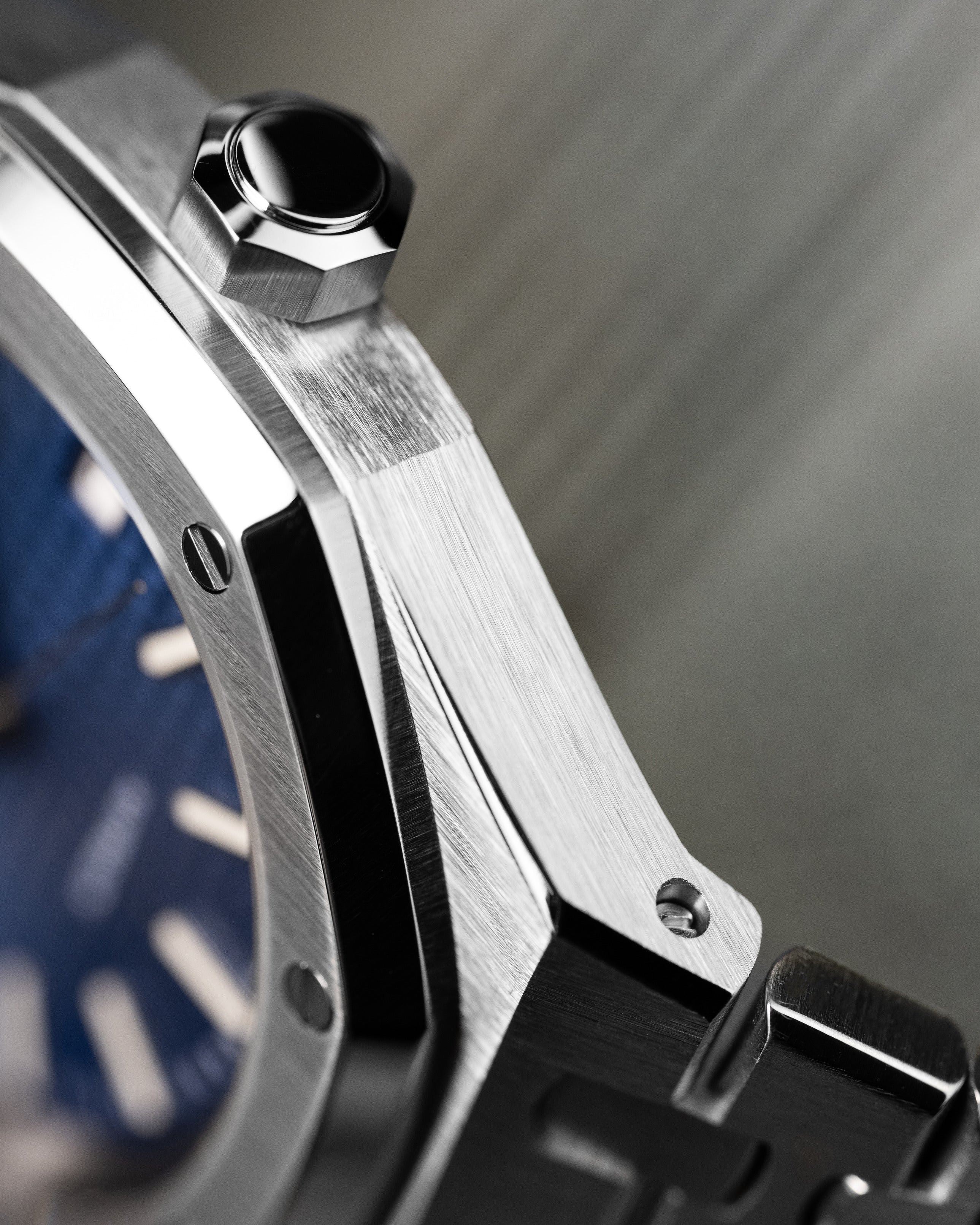 Custom Seiko Mod – Royal Oak Ap Homage With Brushed Stainless Steel Integrated Bracelet Blue Waffle-Textured Tapisserie Dial And Octagonal Bezel5