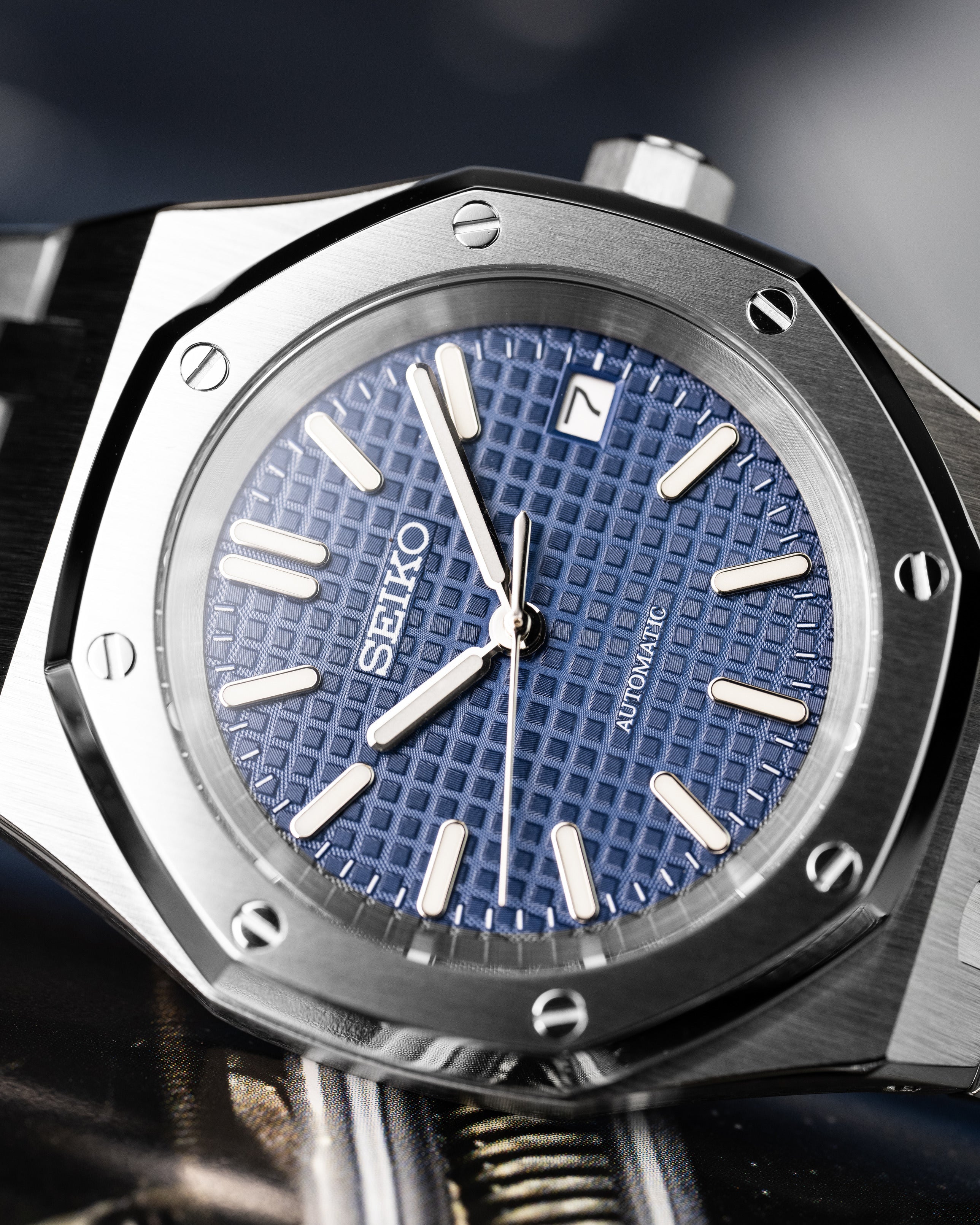Custom Seiko Mod – Royal Oak Ap Homage With Brushed Stainless Steel Integrated Bracelet Blue Waffle-Textured Tapisserie Dial And Octagonal Bezel6