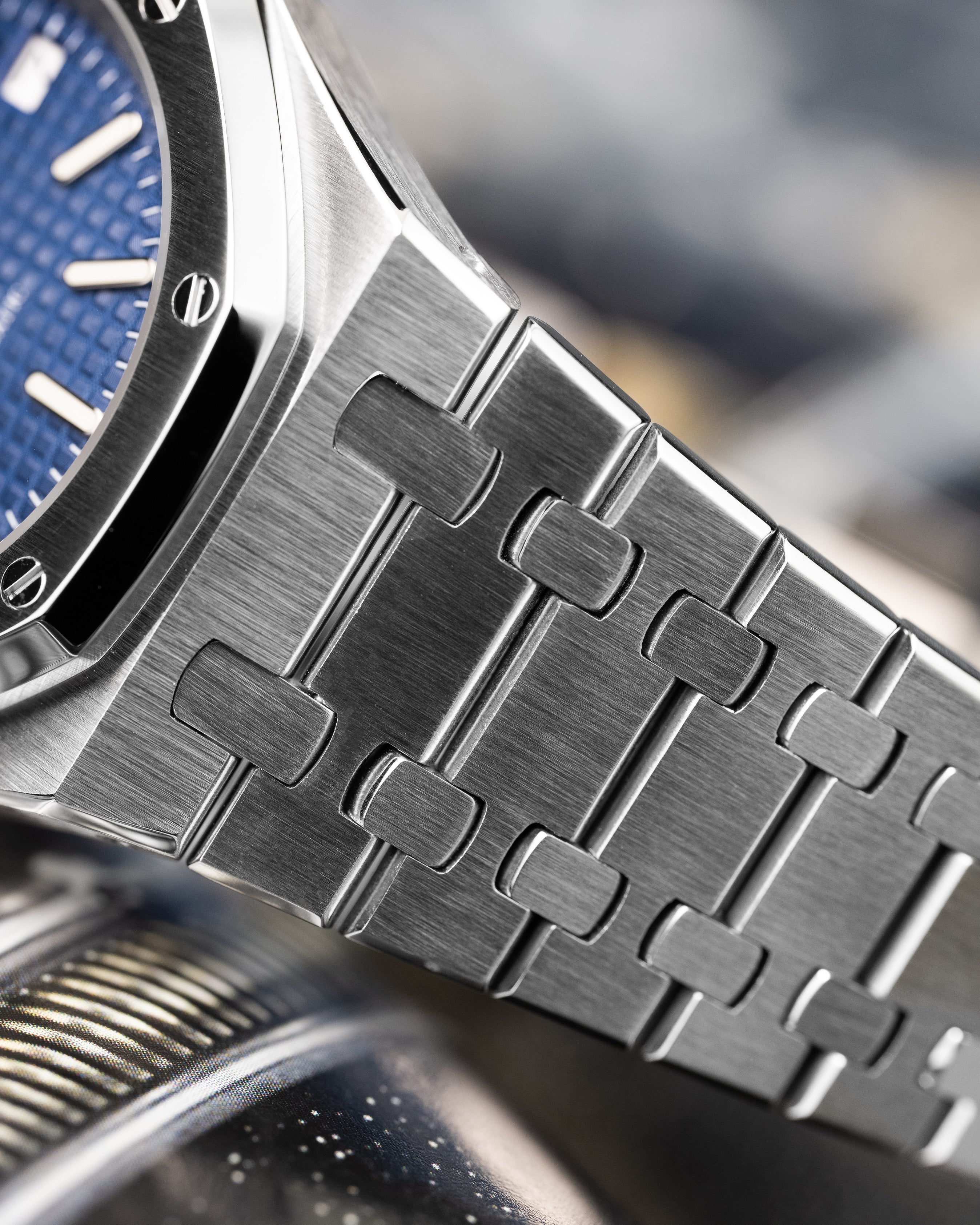Custom Seiko Mod – Royal Oak Ap Homage With Brushed Stainless Steel Integrated Bracelet Blue Waffle-Textured Tapisserie Dial And Octagonal Bezel8