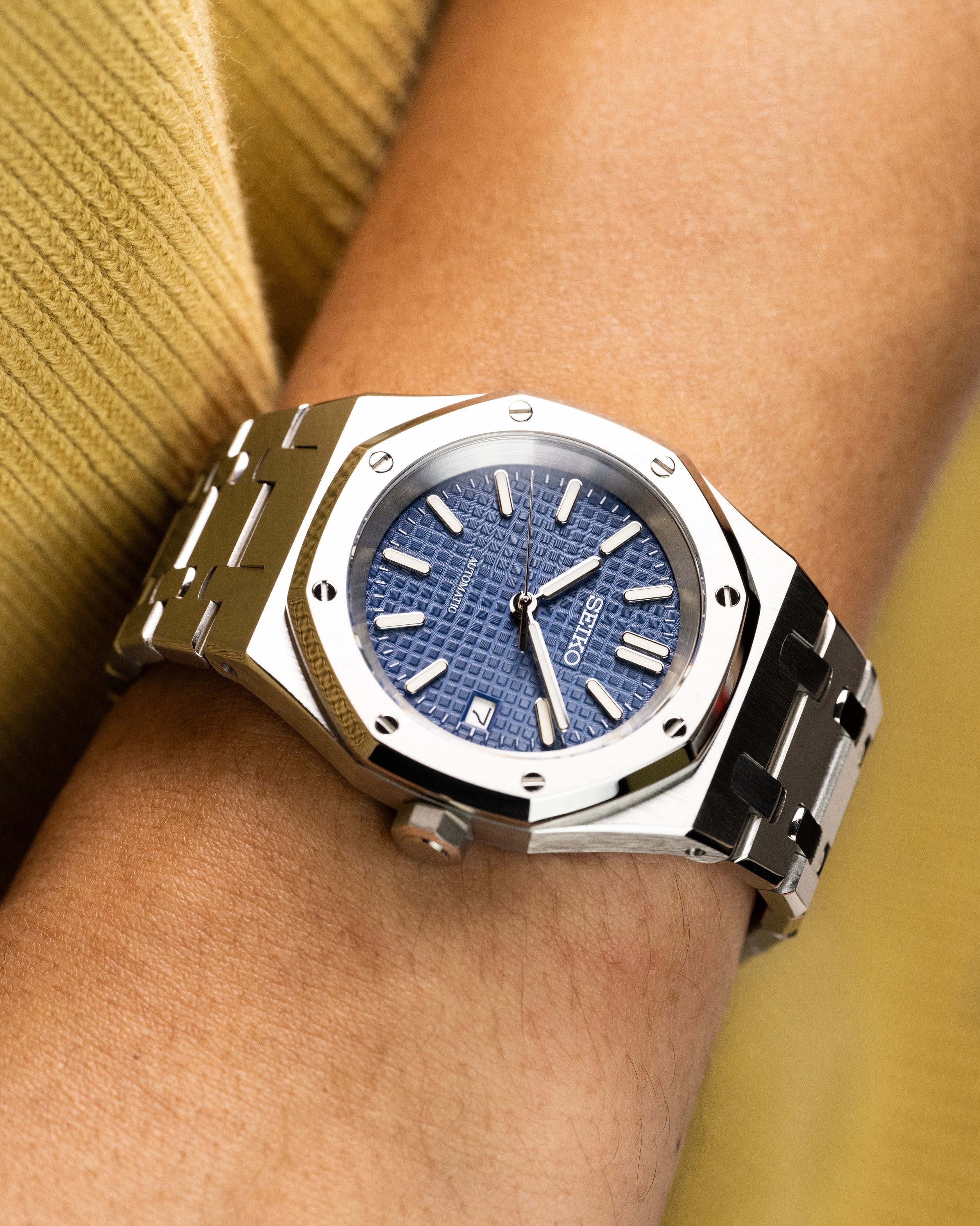 Custom Seiko Mod – Royal Oak Ap Homage With Brushed Stainless Steel Integrated Bracelet Blue Waffle-Textured Tapisserie Dial And Octagonal Bezel Wearing On Hand1