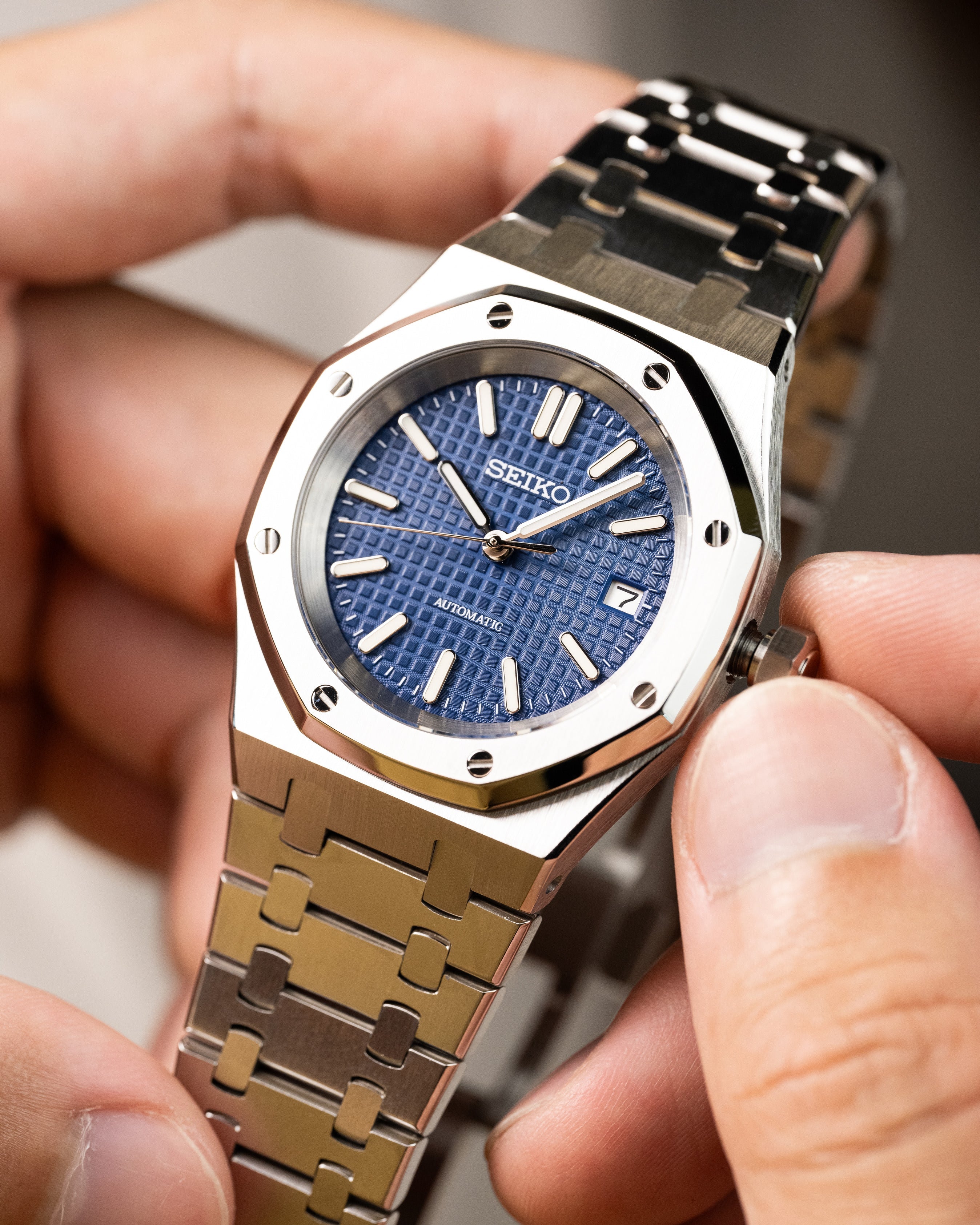 Custom Seiko Mod – Royal Oak Ap Homage With Brushed Stainless Steel Integrated Bracelet Blue Waffle-Textured Tapisserie Dial And Octagonal Bezel Wearing On Hand5