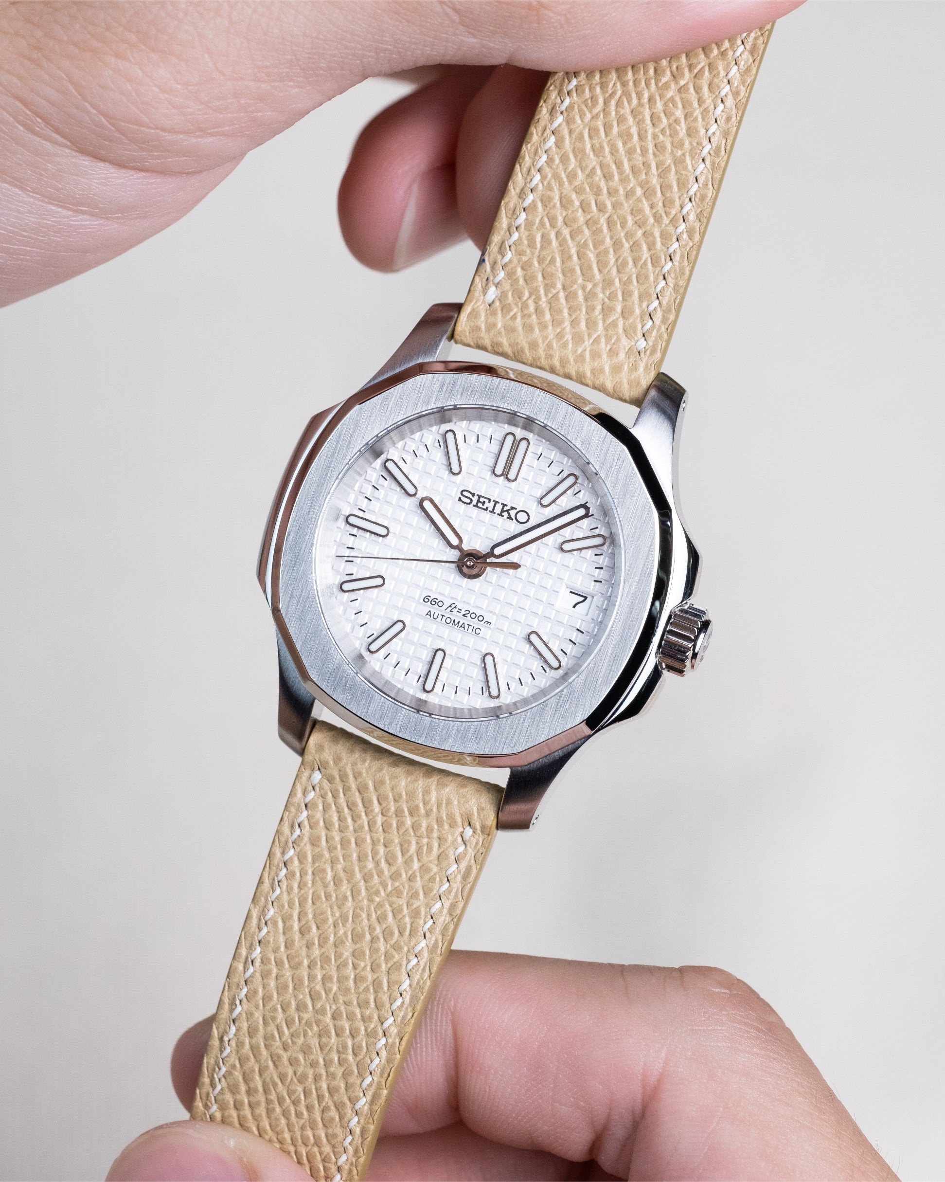 Custom Seiko Mod – Seikonaut Nautilus Case With White Waffle Dial And Beige Leather Strap3