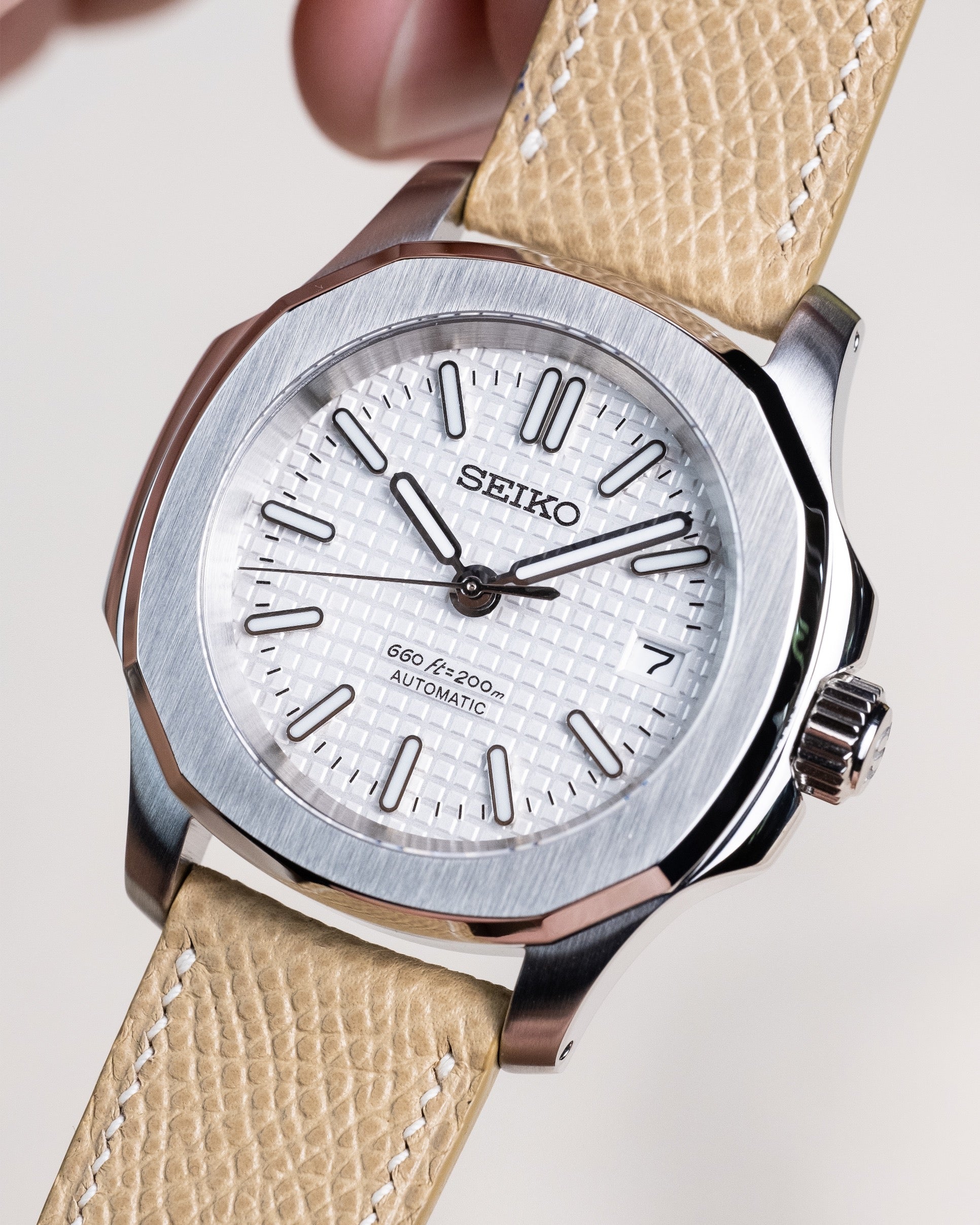 Custom Seiko Mod – Seikonaut Nautilus Case With White Waffle Dial And Beige Leather Strap4