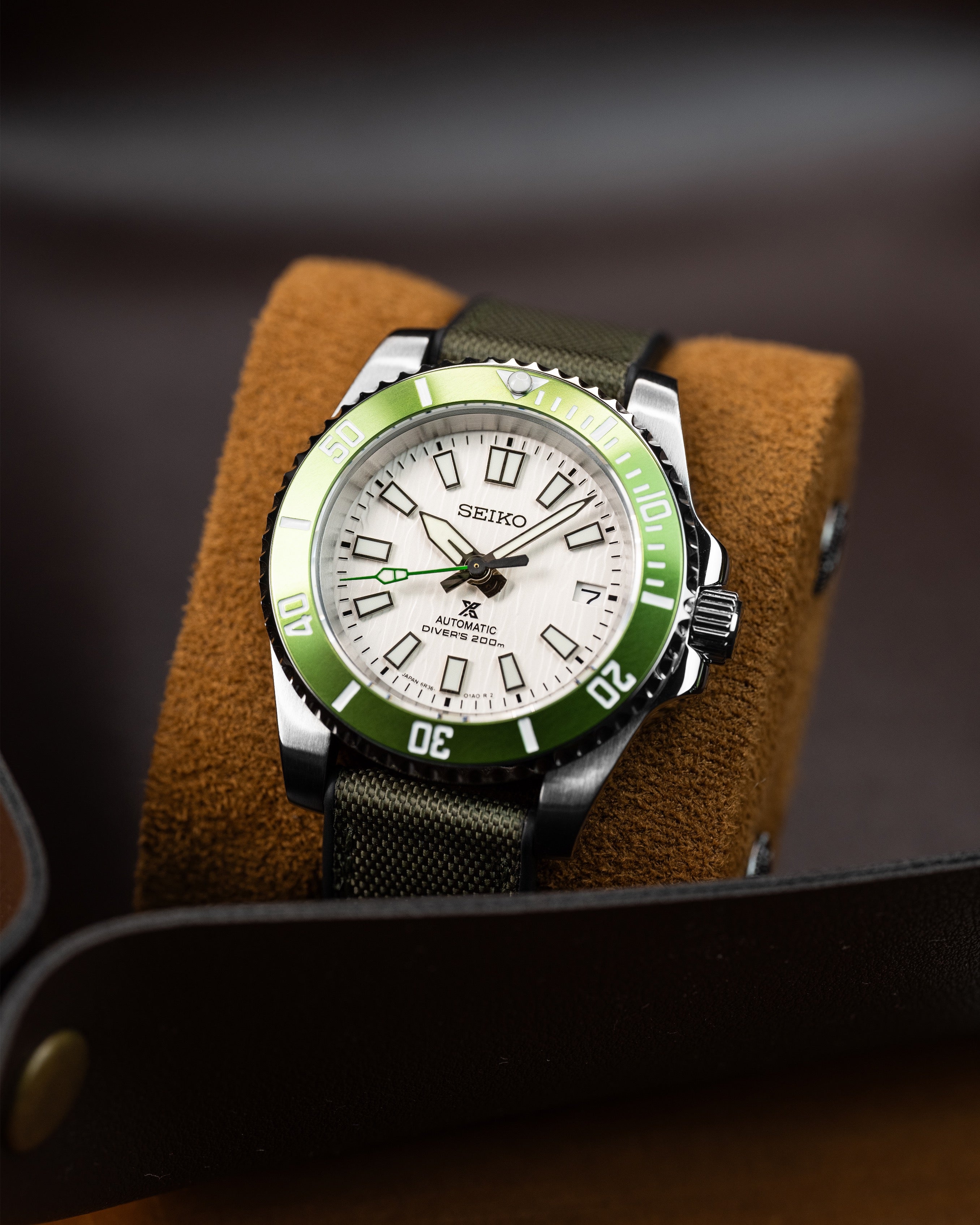 Custom Seiko Mod – Submariner Birch Textured White Dial Neon Green Bezel Olive Canvas Strap Green Seconds Hand13