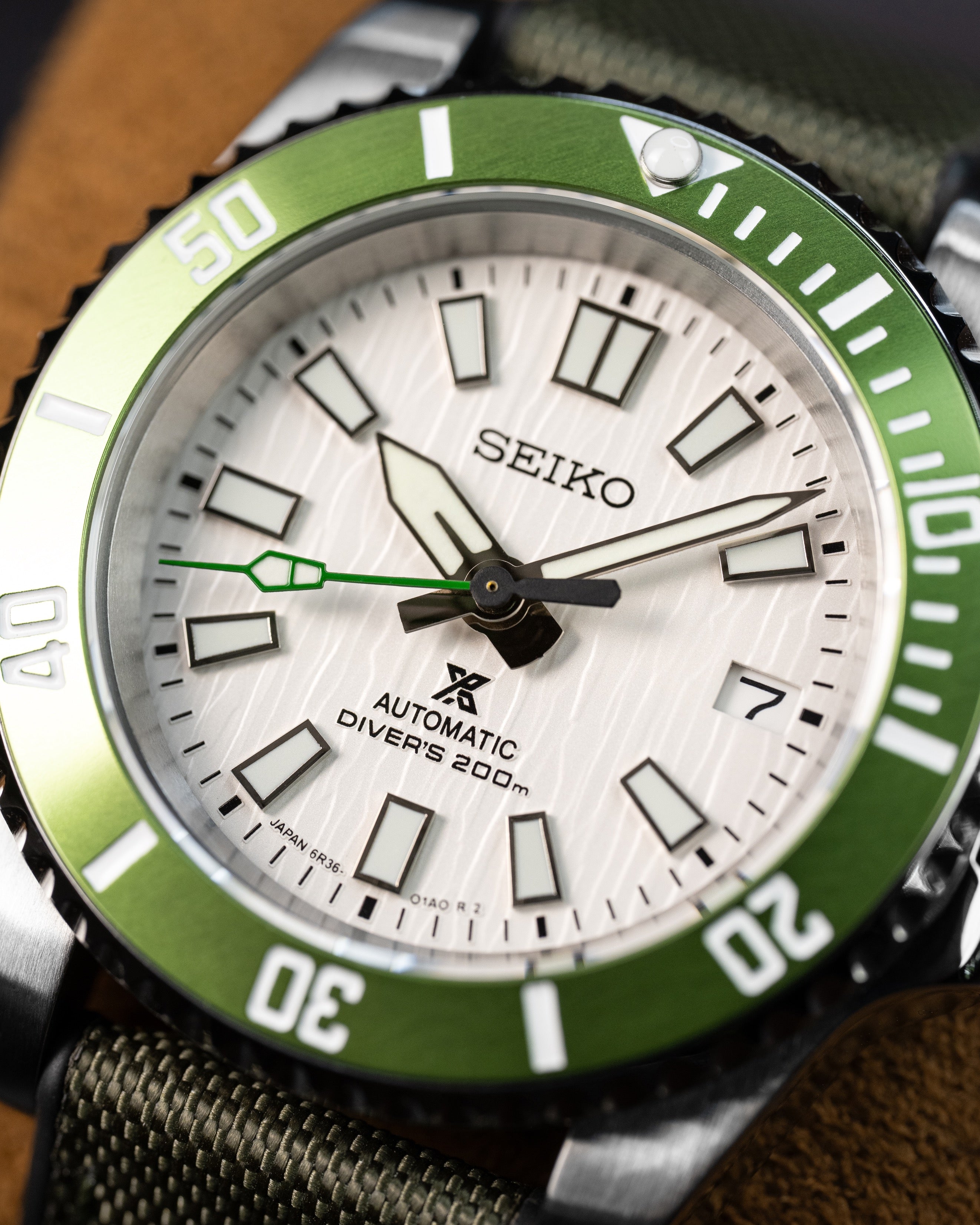 Custom Seiko Mod – Submariner Birch Textured White Dial Neon Green Bezel Olive Canvas Strap Green Seconds Hand2