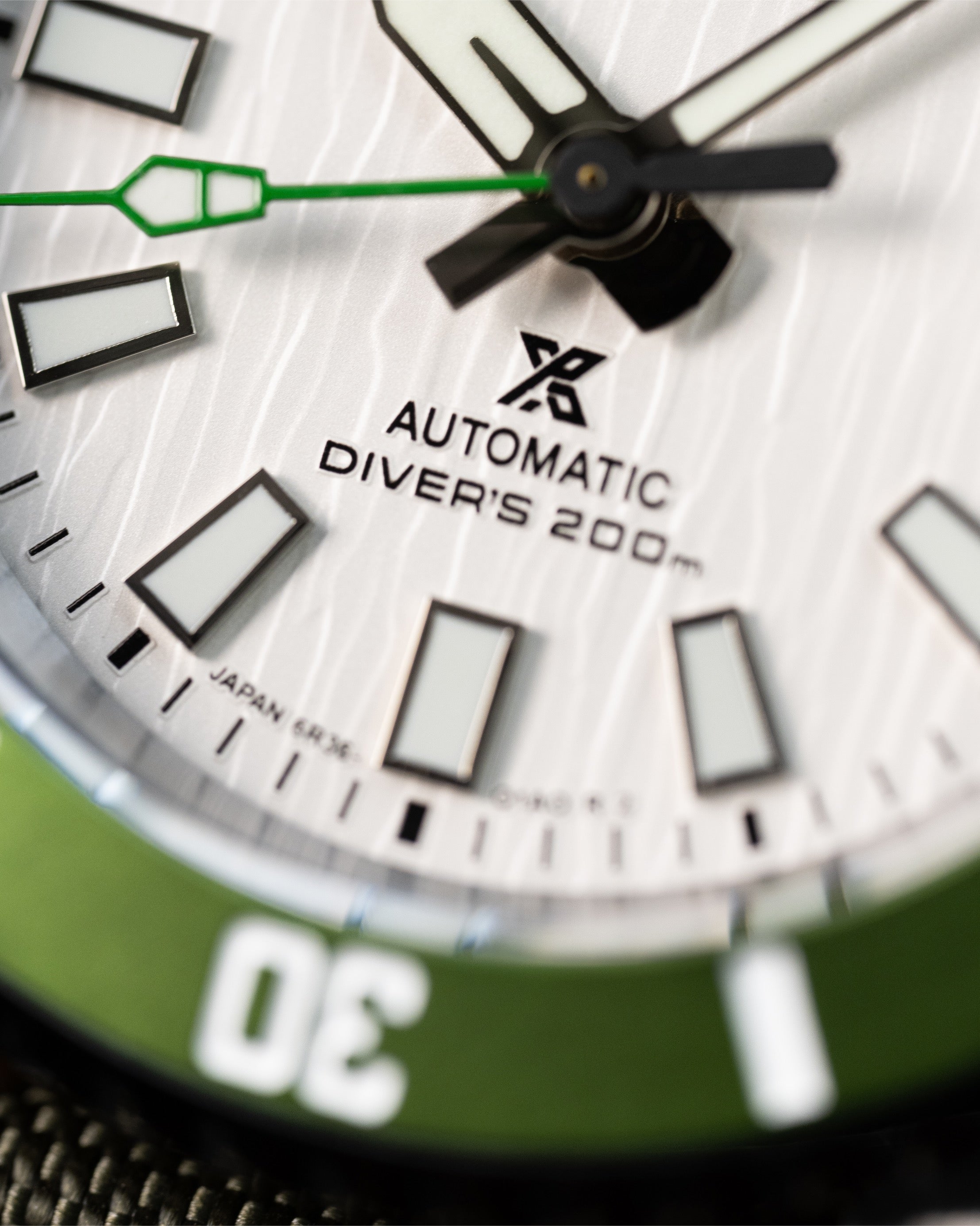 Custom Seiko Mod – Submariner Birch Textured White Dial Neon Green Bezel Olive Canvas Strap Green Seconds Hand4