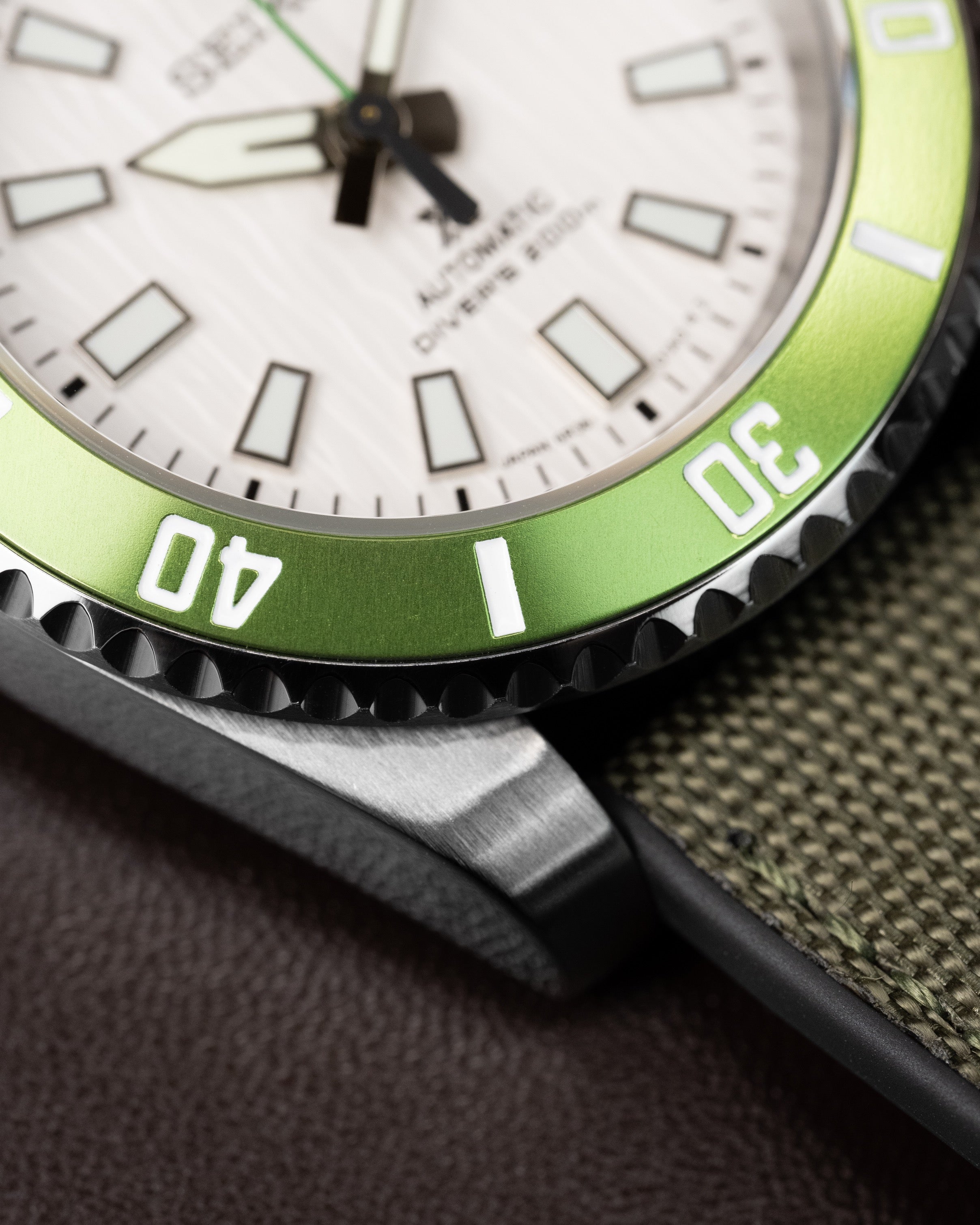 Custom Seiko Mod – Submariner Birch Textured White Dial Neon Green Bezel Olive Canvas Strap Green Seconds Hand9