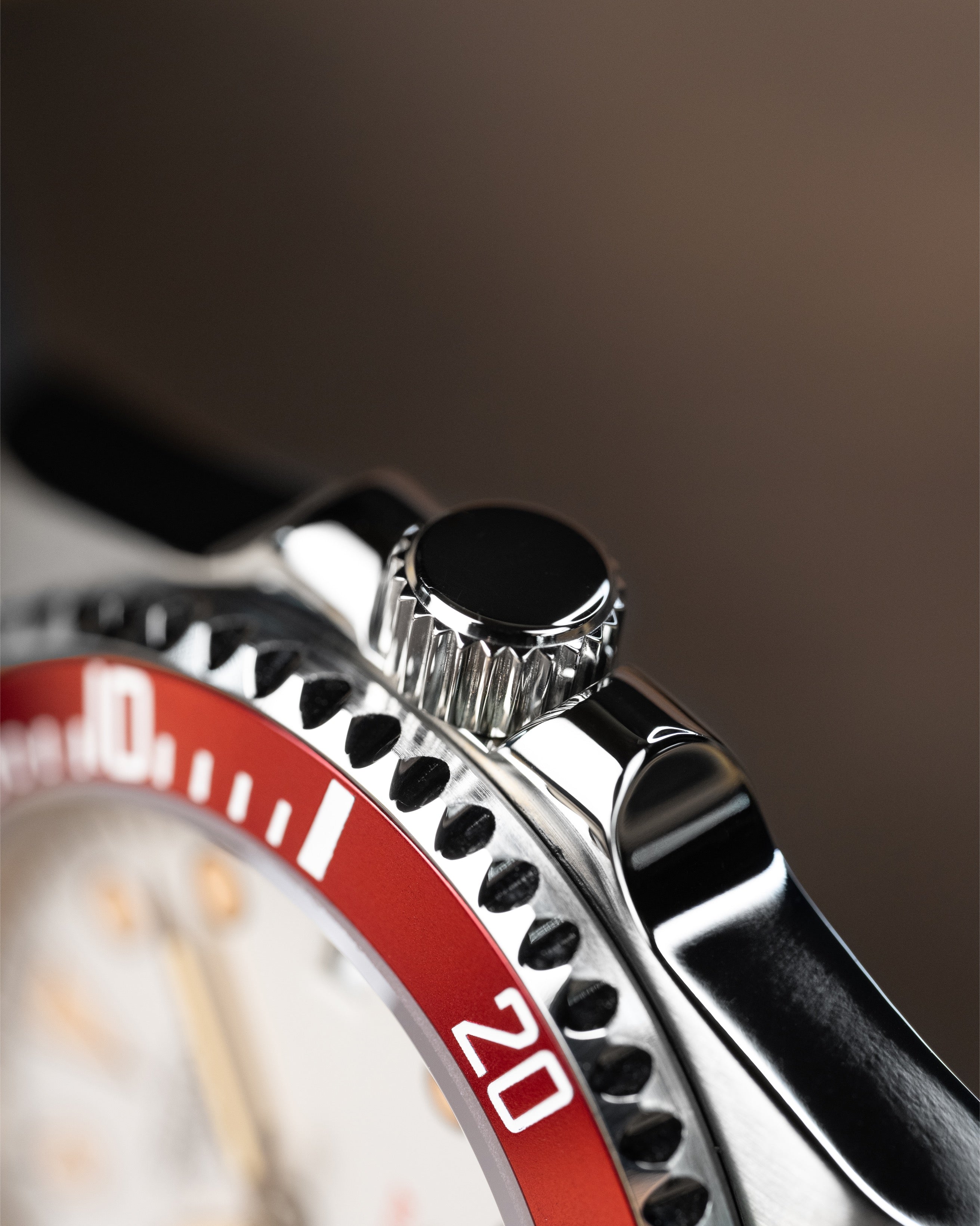 Custom Seiko Mod – Submariner Scubamaster Watch With White Dial Red Bezel Vintage Lume Markers Khaki Canvas Strap10