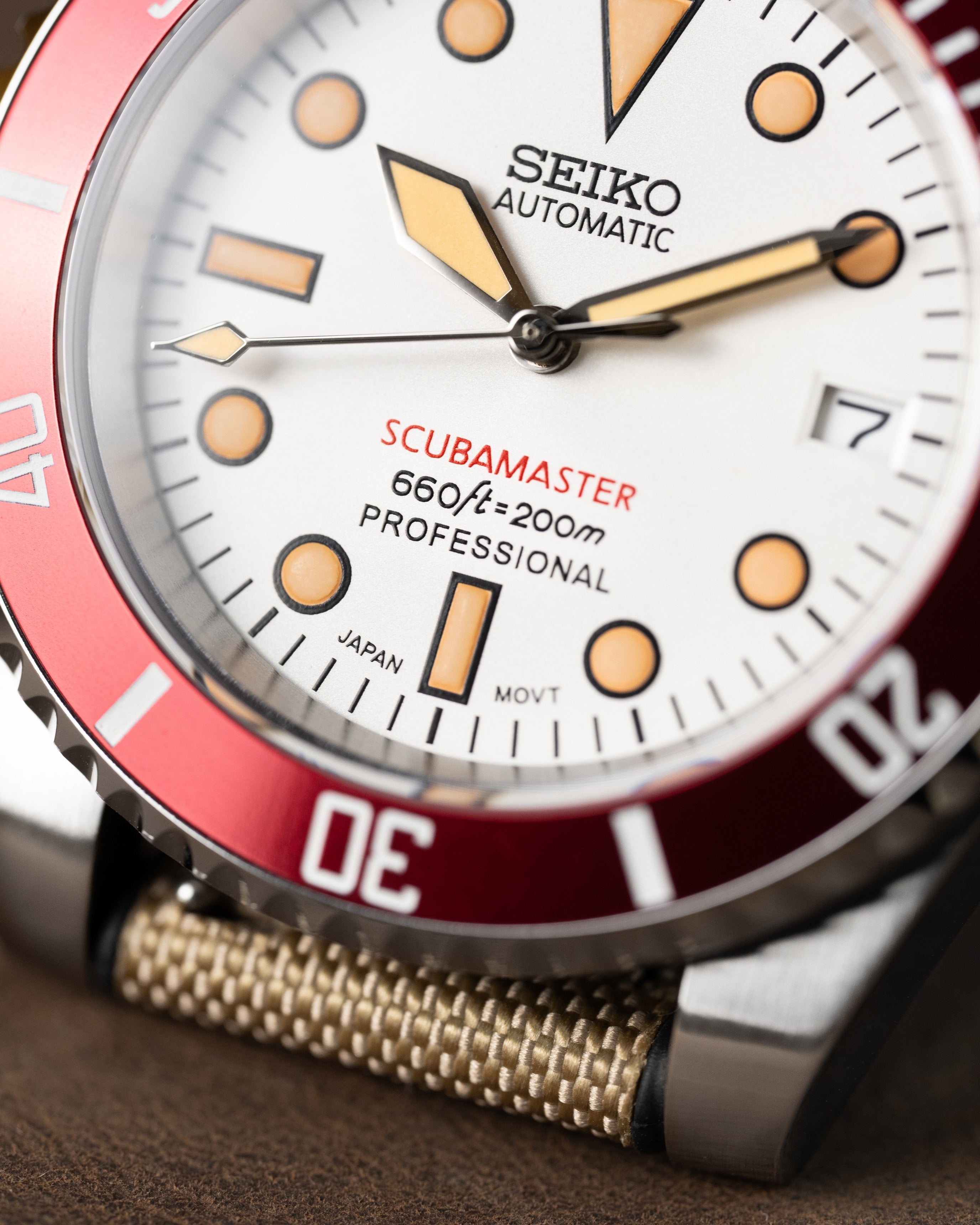 Custom Seiko Mod – Submariner Scubamaster Watch With White Dial Red Bezel Vintage Lume Markers Khaki Canvas Strap3