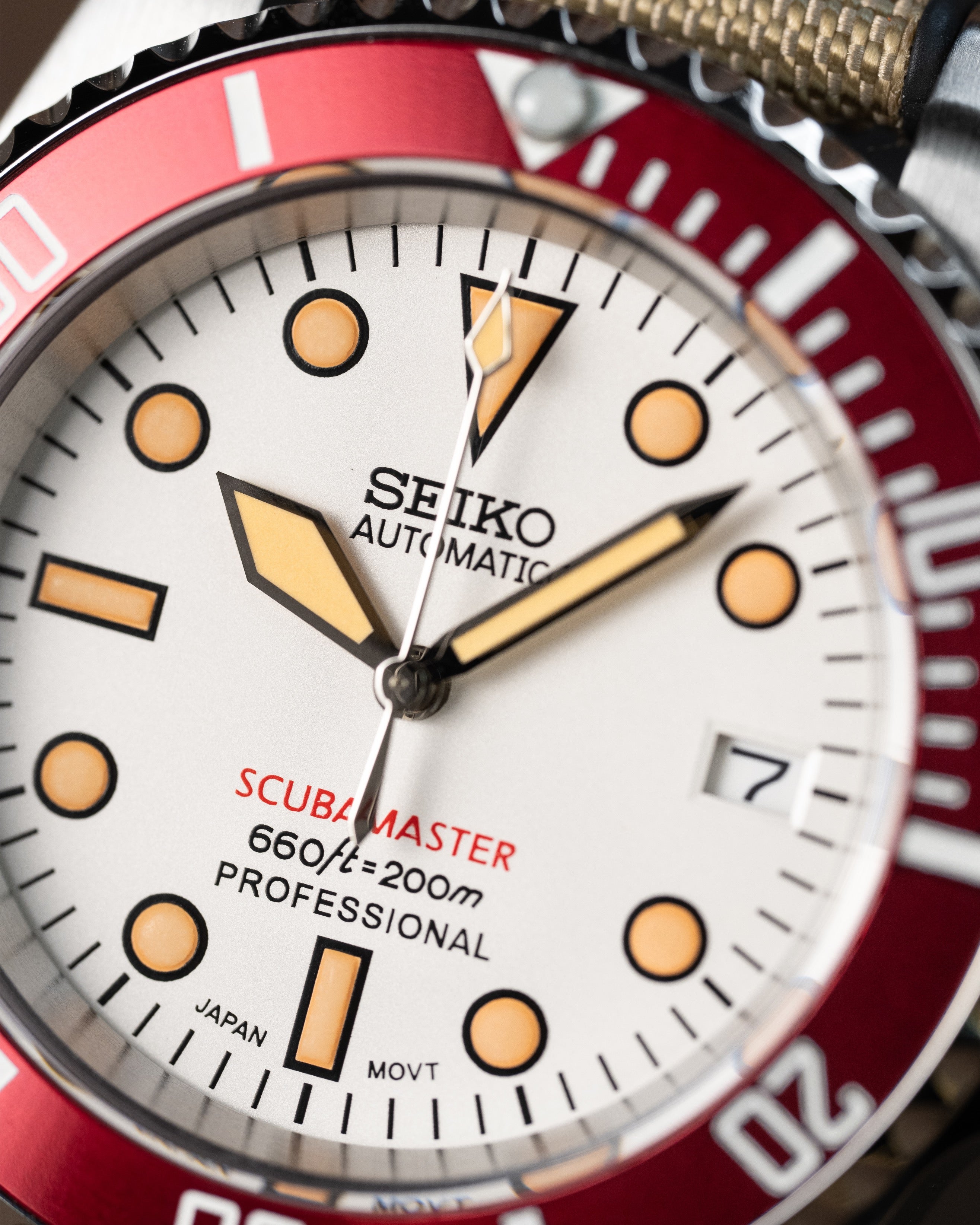 Custom Seiko Mod – Submariner Scubamaster Watch With White Dial Red Bezel Vintage Lume Markers Khaki Canvas Strap6