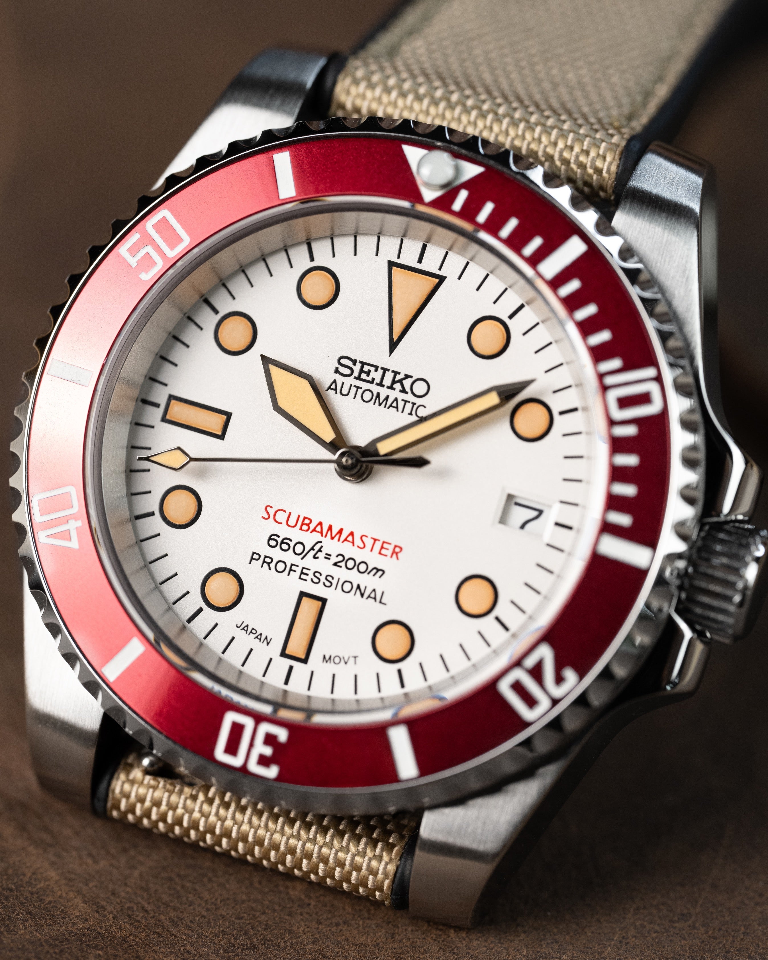 Custom Seiko Mod – Submariner Scubamaster Watch With White Dial Red Bezel Vintage Lume Markers Khaki Canvas Strap7