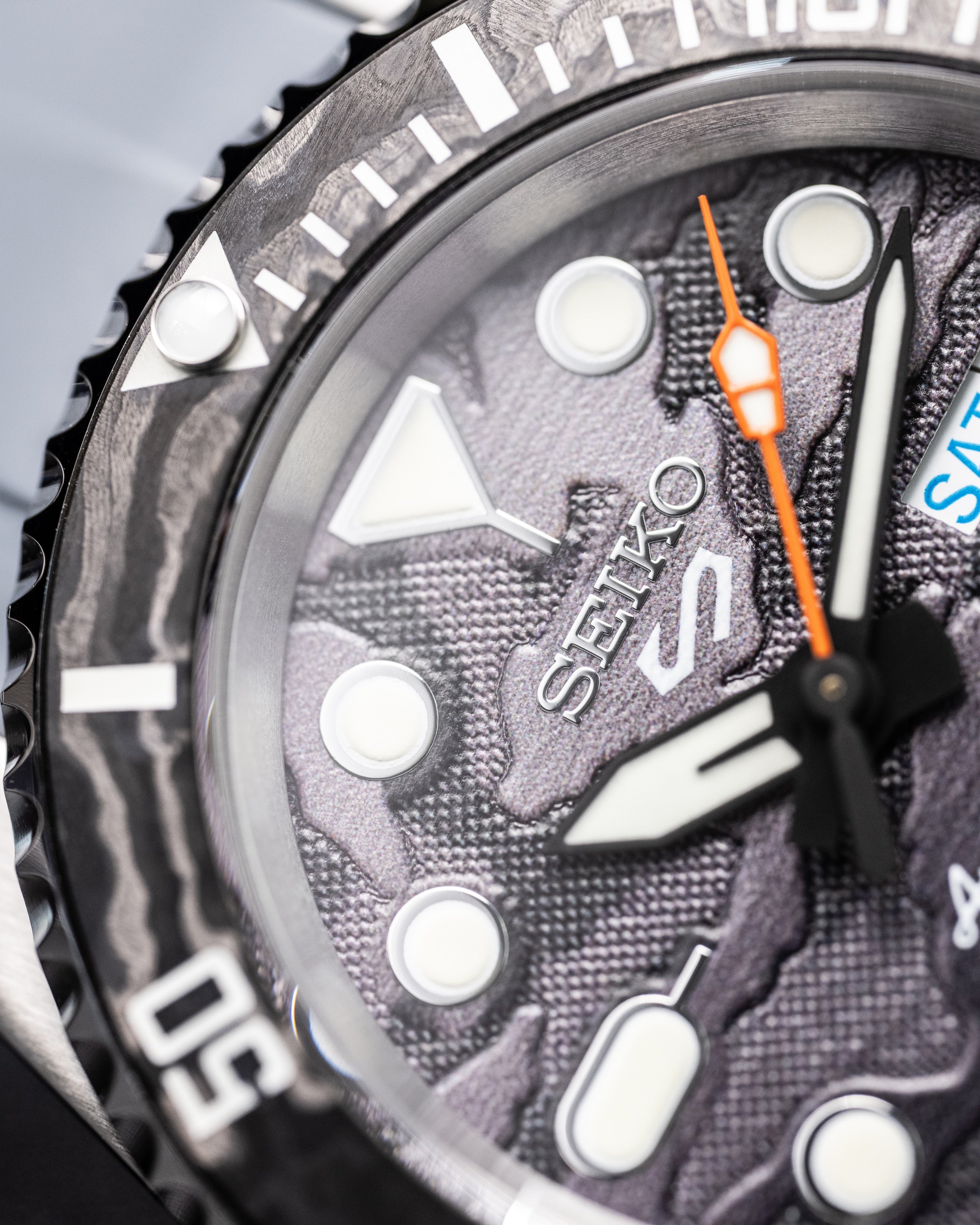 Custom Seiko Mod – Submariner Watch Damascus Steel Bezel Grey Camo Dial Orange Seconds Hand Grey Rubber Strap10