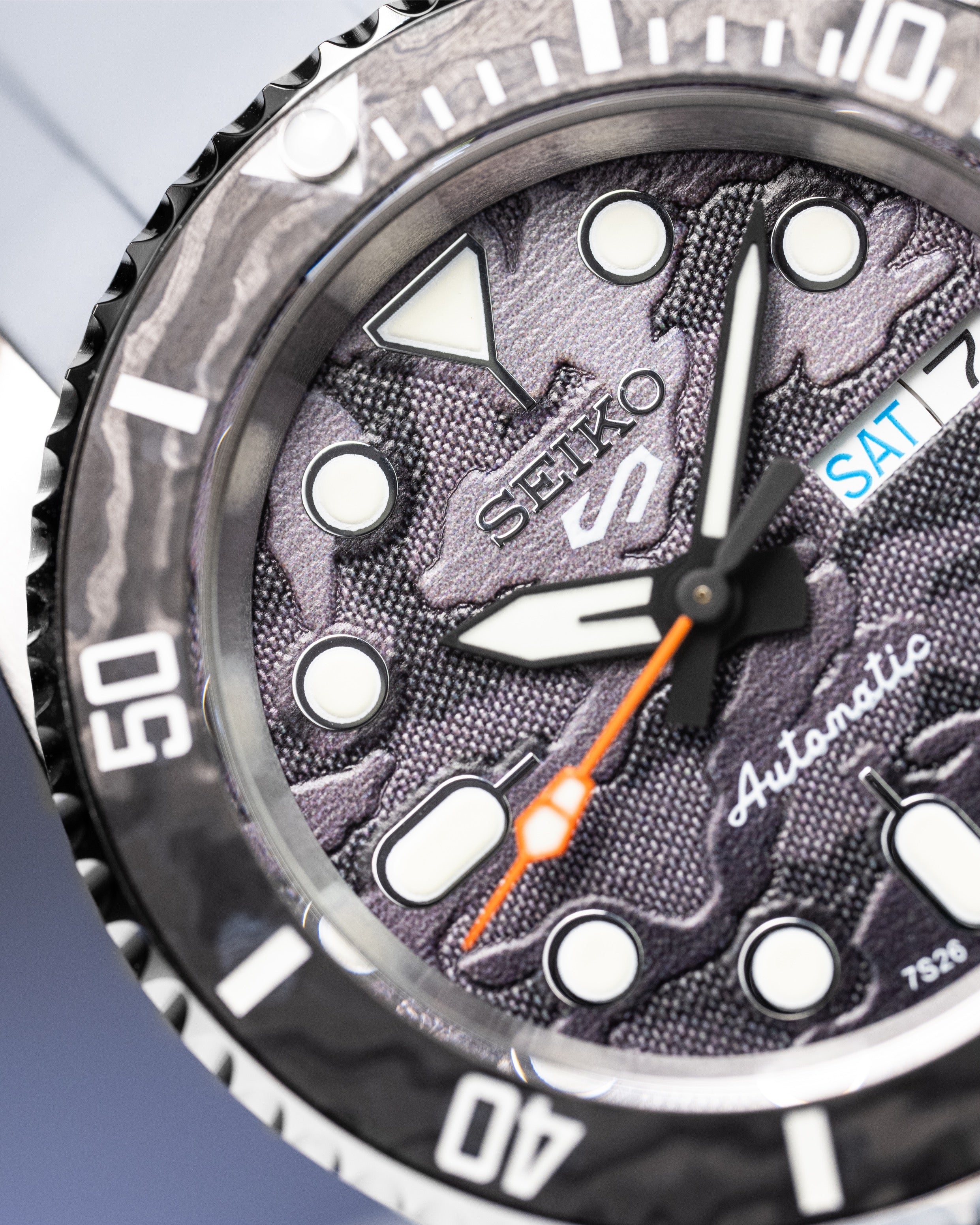 Custom Seiko Mod – Submariner Watch Damascus Steel Bezel Grey Camo Dial Orange Seconds Hand Grey Rubber Strap7