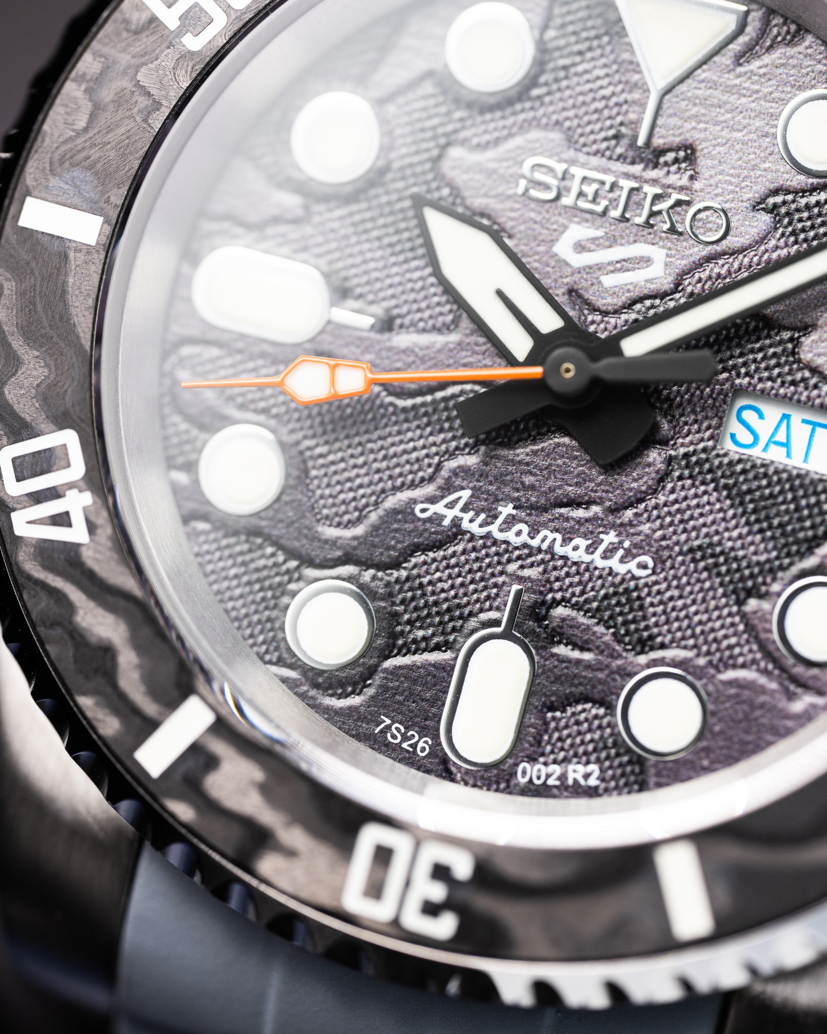 Custom Seiko Mod – Submariner Watch Damascus Steel Bezel Grey Camo Dial Orange Seconds Hand Grey Rubber Strap8