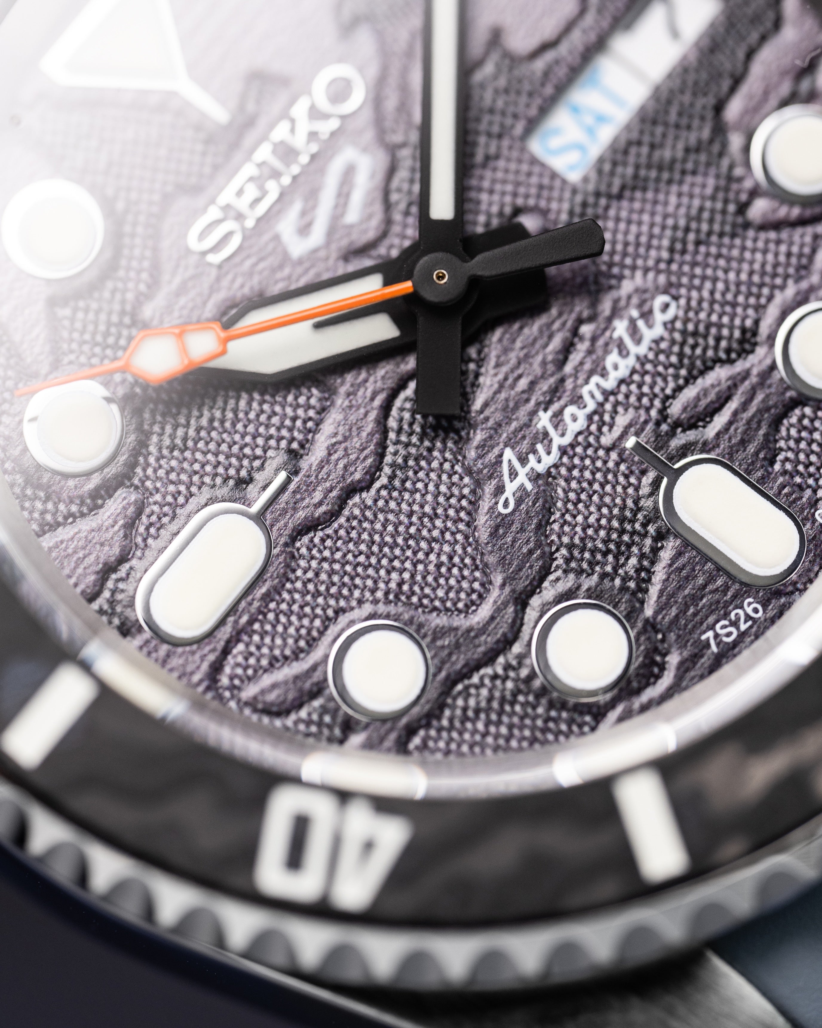 Custom Seiko Mod – Submariner Watch Damascus Steel Bezel Grey Camo Dial Orange Seconds Hand Grey Rubber Strap9