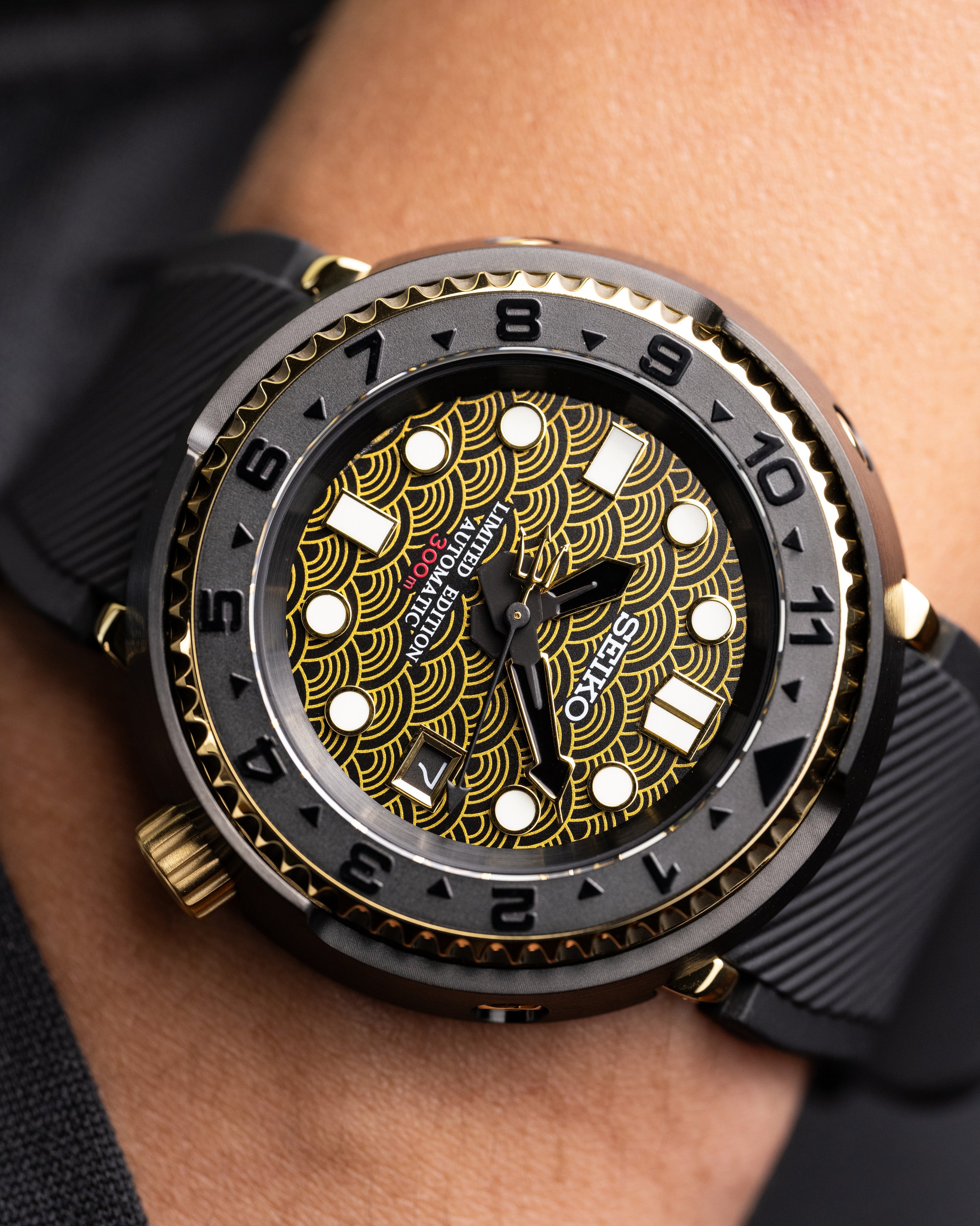 Custom Seiko Mod – Tuna Watch With Black And Gold Seigaiha Wave Pattern Dial Black Bezel Gold Poseidon Trident Seconds Hand Black Rubber Strap20