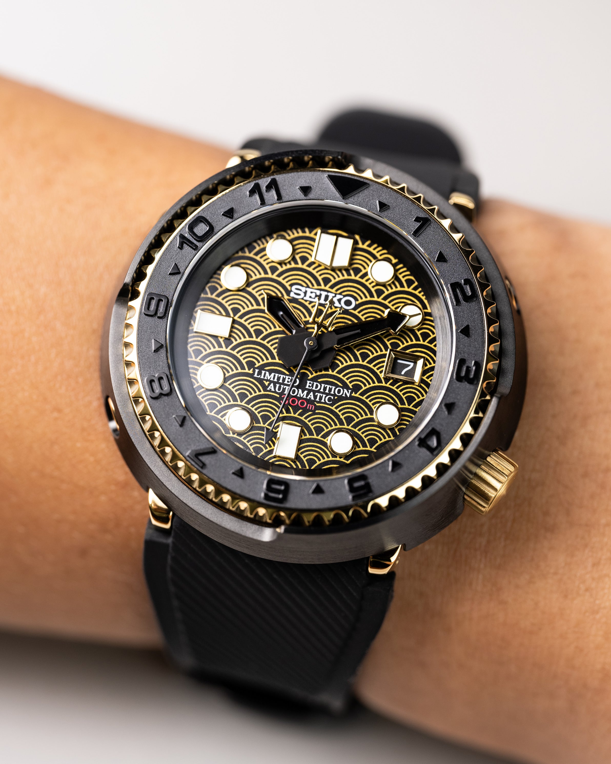 Custom Seiko Mod – Tuna Watch With Black And Gold Seigaiha Wave Pattern Dial Black Bezel Gold Poseidon Trident Seconds Hand Black Rubber Strap21