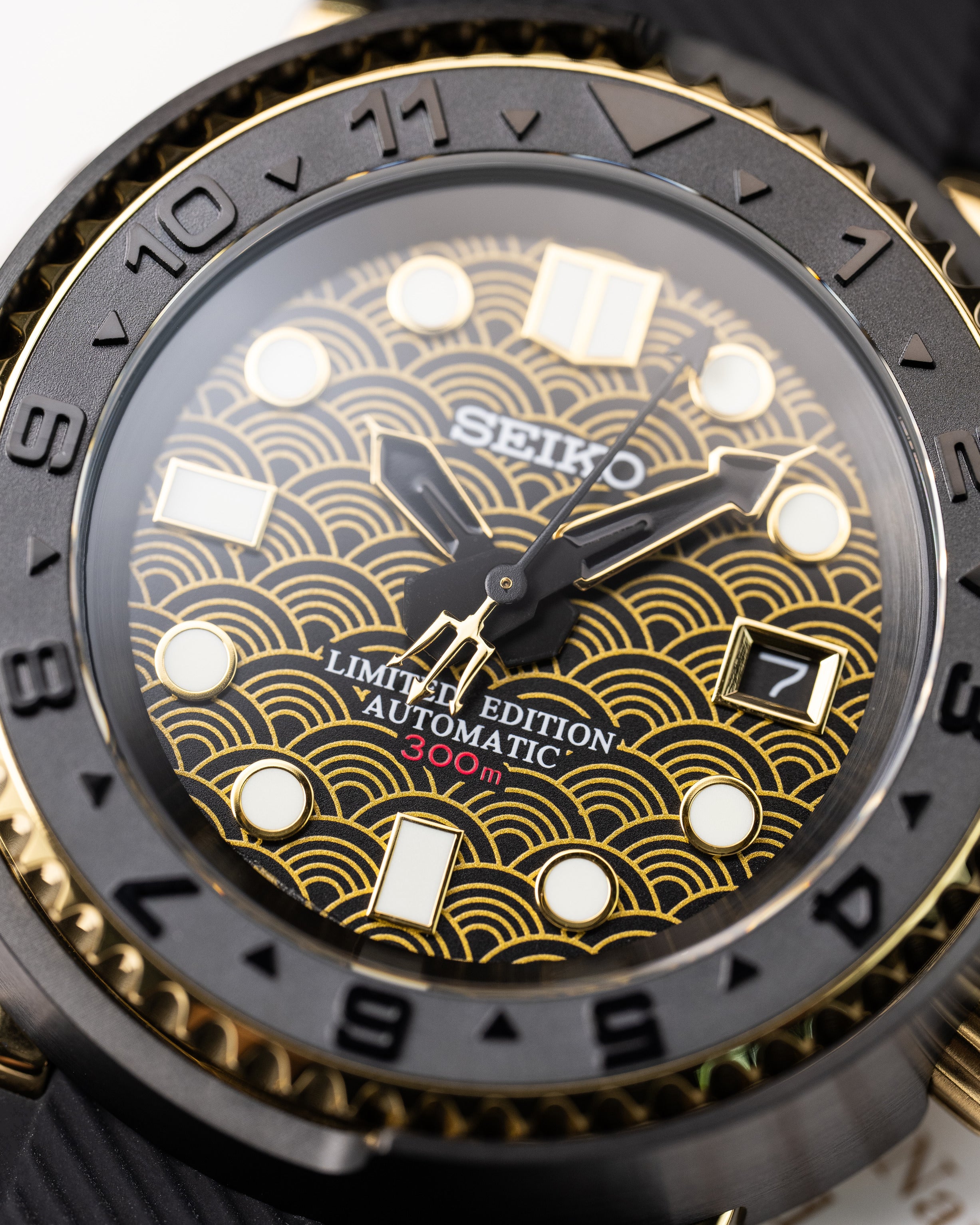 Custom Seiko Mod – Tuna Watch With Black And Gold Seigaiha Wave Pattern Dial Black Bezel Gold Poseidon Trident Seconds Hand Black Rubber Strap8