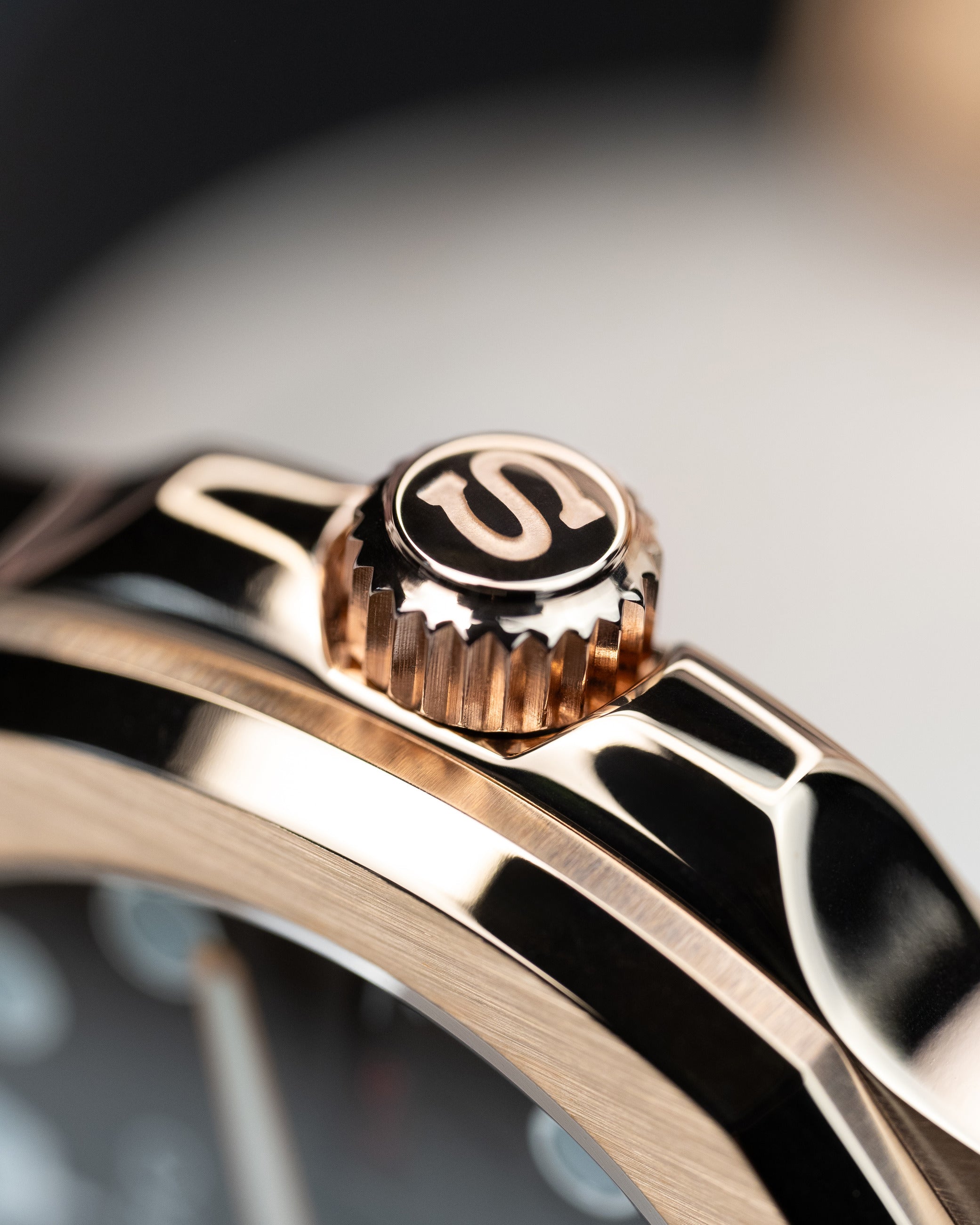 Custom Seiko Mod – Watch With Rose Gold Nautilus Case Black Globe Padidial Black Rubber Strap3