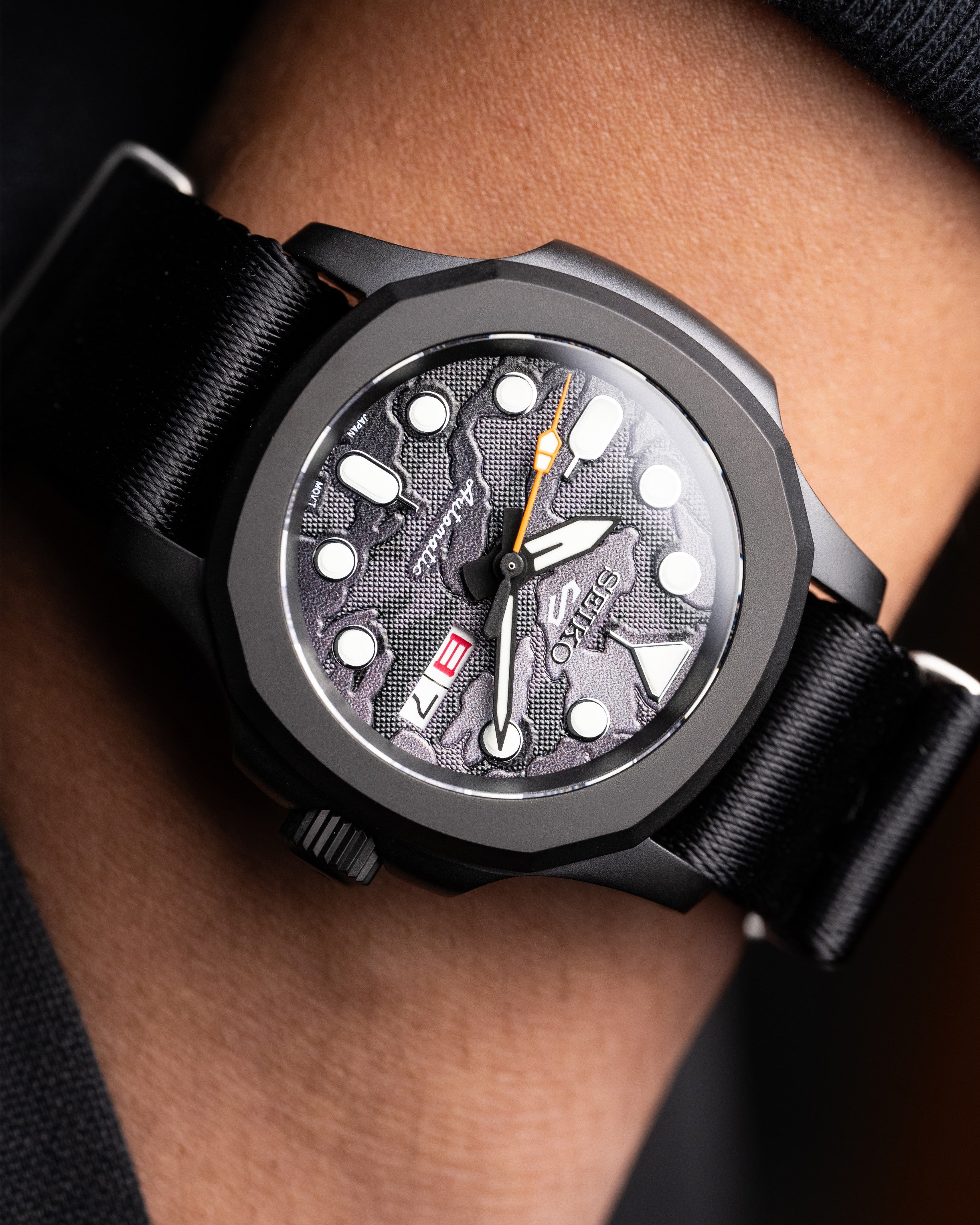 Custom Seiko Mod – With Blackout Nautilus Case Black Camo Textured Dial Orange Seconds Hand Orange S Crown Black Nato Strap