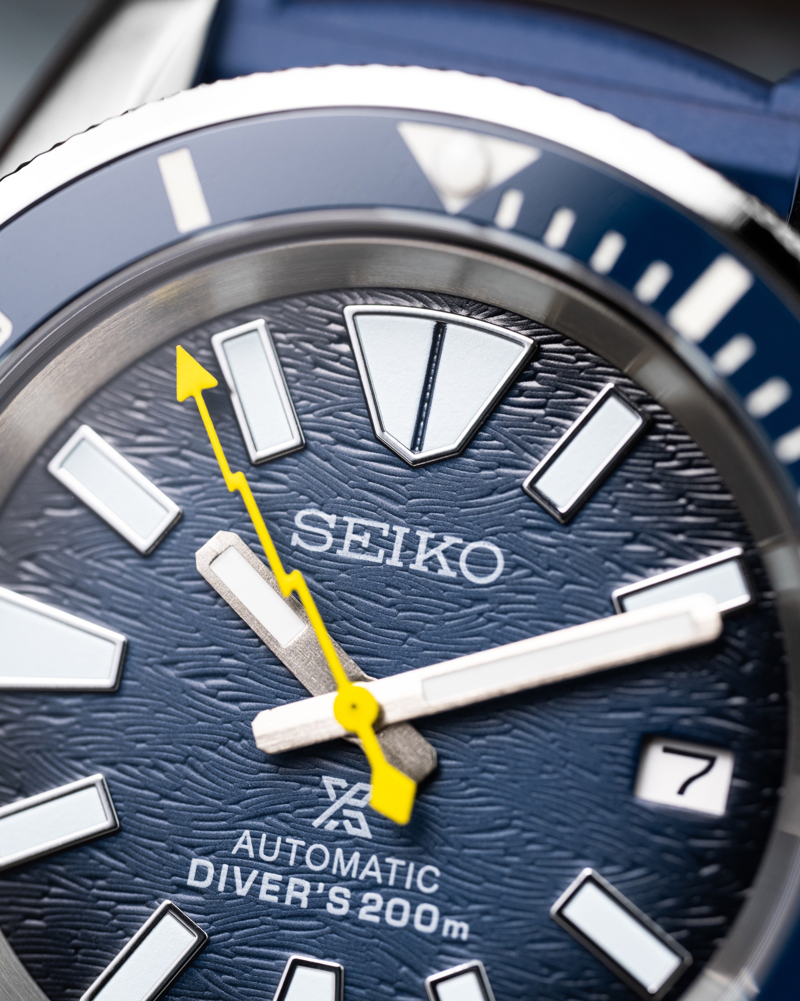Custom Seiko Mod – With Textured Ocean Navy Blue Samurai Dial Lightning Yellow Seconds Hand Blue Tropic Rubber Strap Stainless Steel MM300 Case