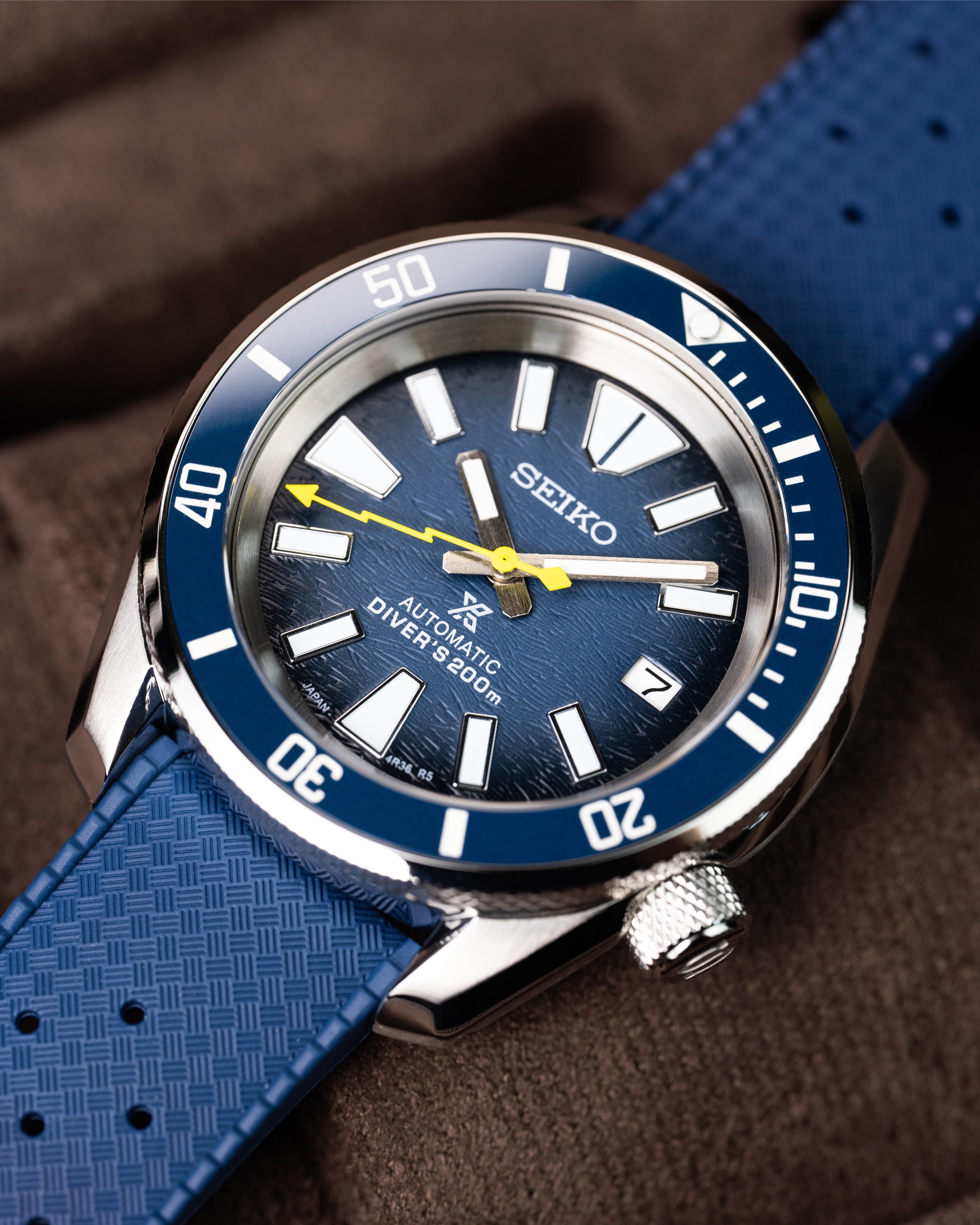 Custom Seiko Mod – With Textured Ocean Navy Blue Samurai Dial Lightning Yellow Seconds Hand Blue Tropic Rubber Strap Stainless Steel MM300 Case