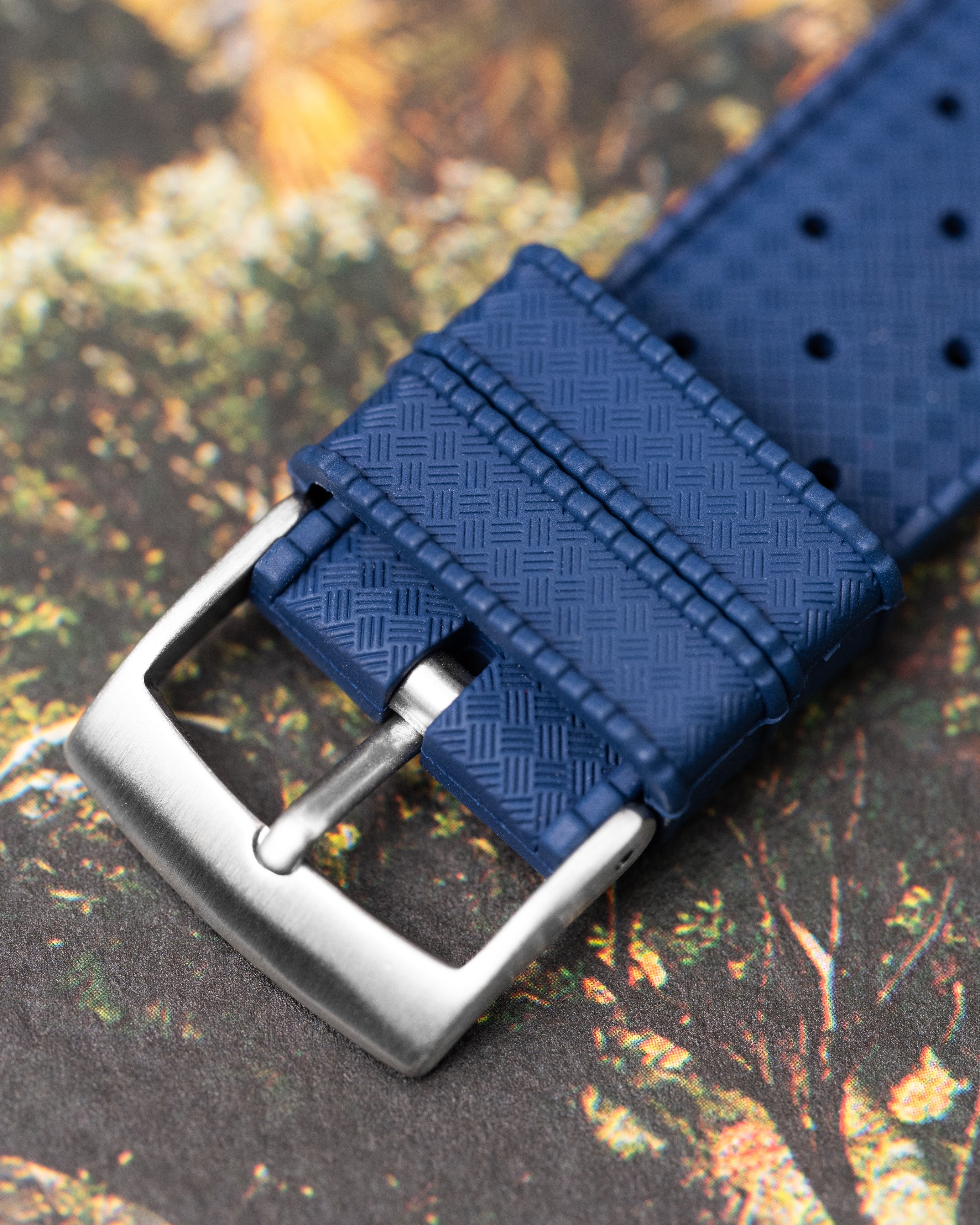 Custom Seiko Mod – With Textured Ocean Navy Blue Samurai Dial Lightning Yellow Seconds Hand Blue Tropic Rubber Strap Stainless Steel MM300 Case