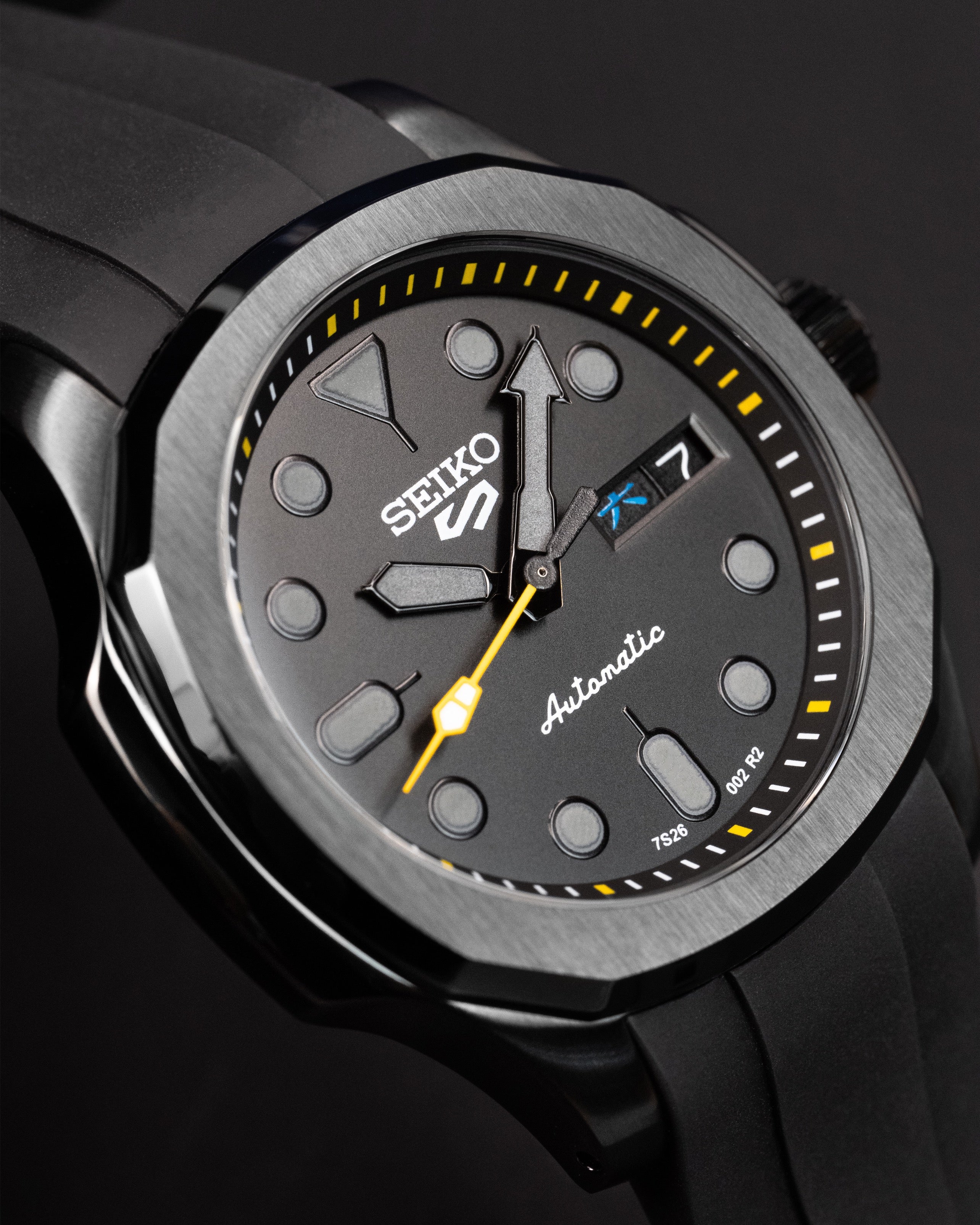 Custom Stealth Seiko 5 Mod – With Polished Black Nautilus Case Grey Indices Yellow Minute Track Yellow Second Hand And Black Rubber Strap