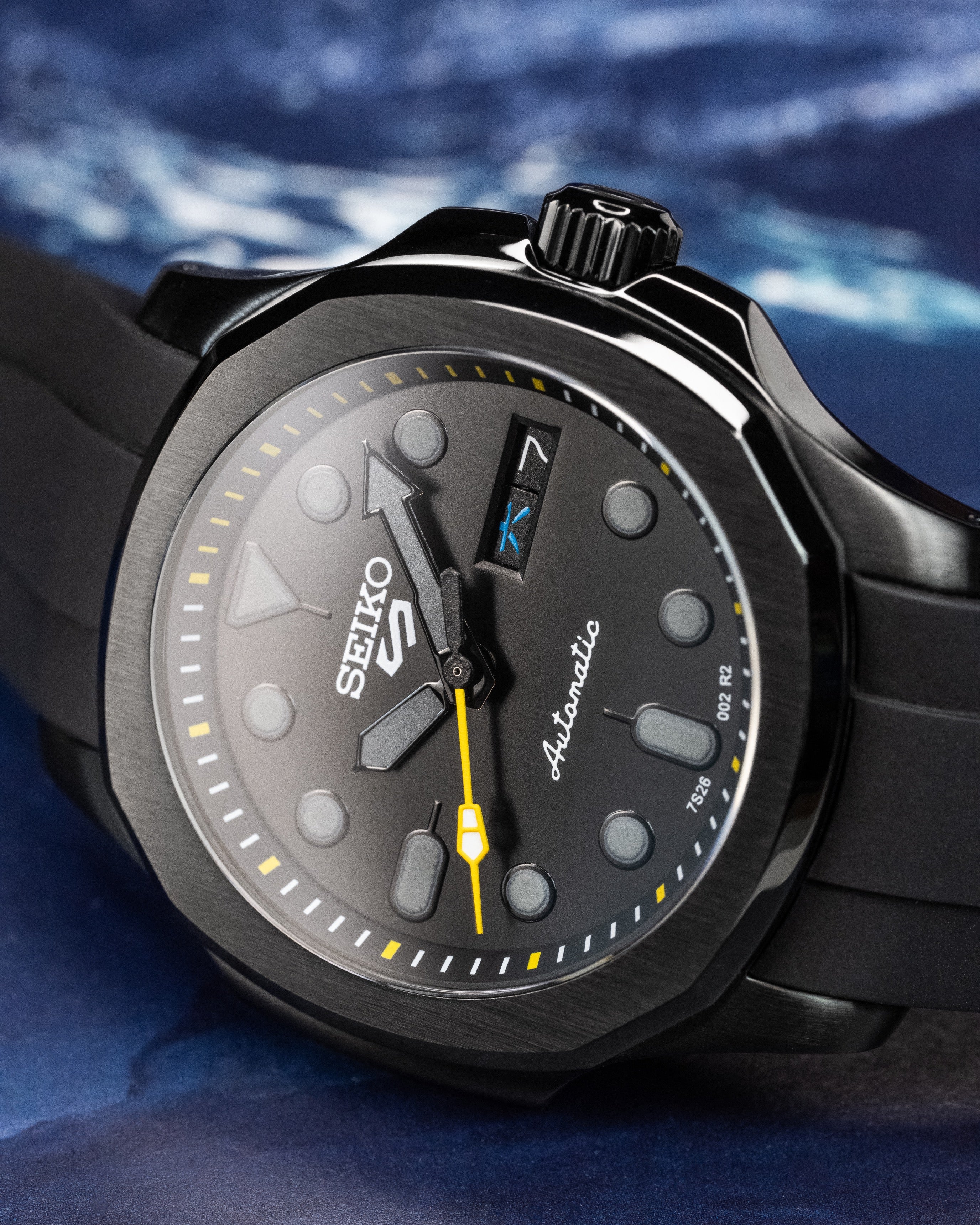 Custom Stealth Seiko 5 Mod – With Polished Black Nautilus Case Grey Indices Yellow Minute Track Yellow Second Hand And Black Rubber Strap
