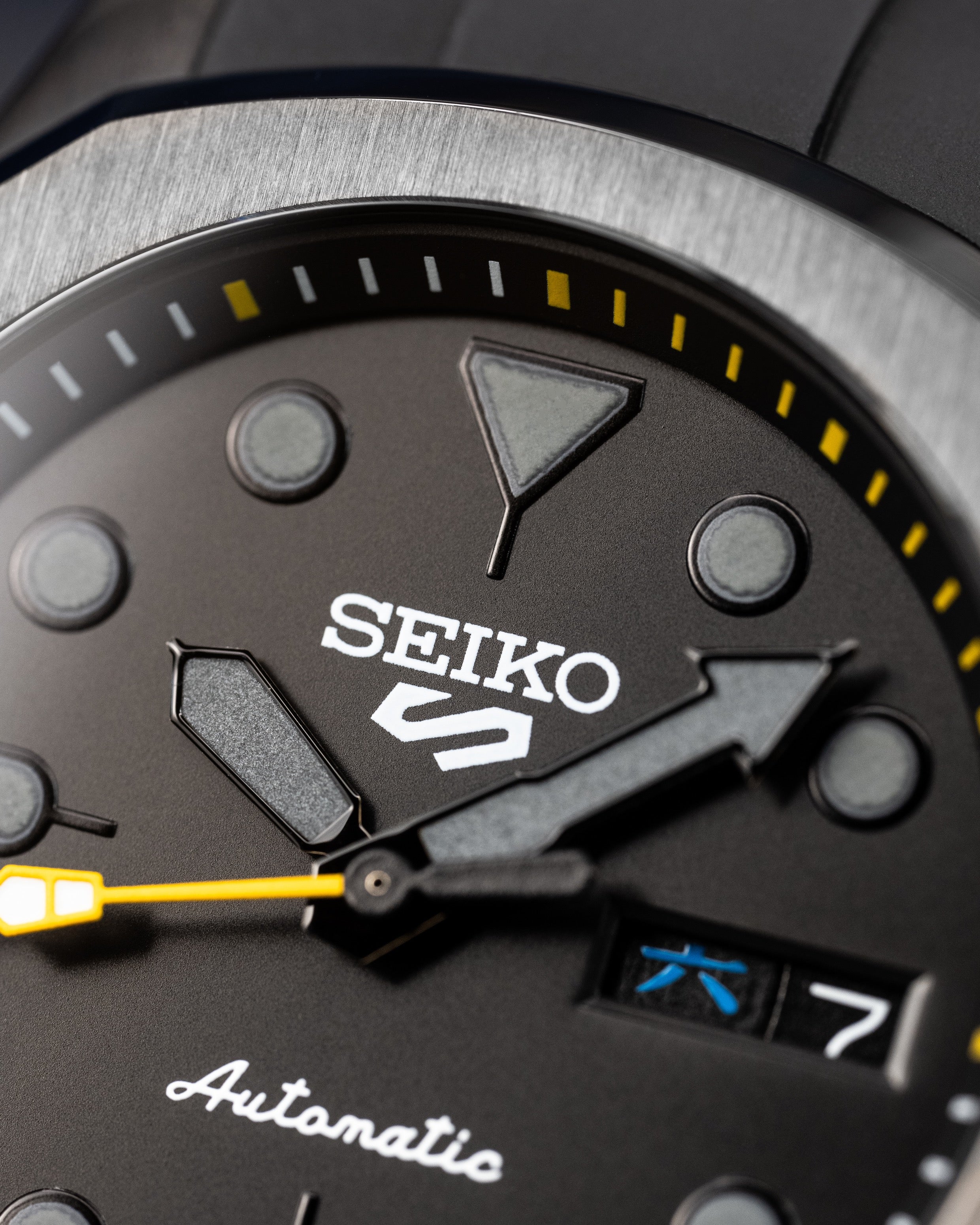 Custom Stealth Seiko 5 Mod – With Polished Black Nautilus Case Grey Indices Yellow Minute Track Yellow Second Hand And Black Rubber Strap