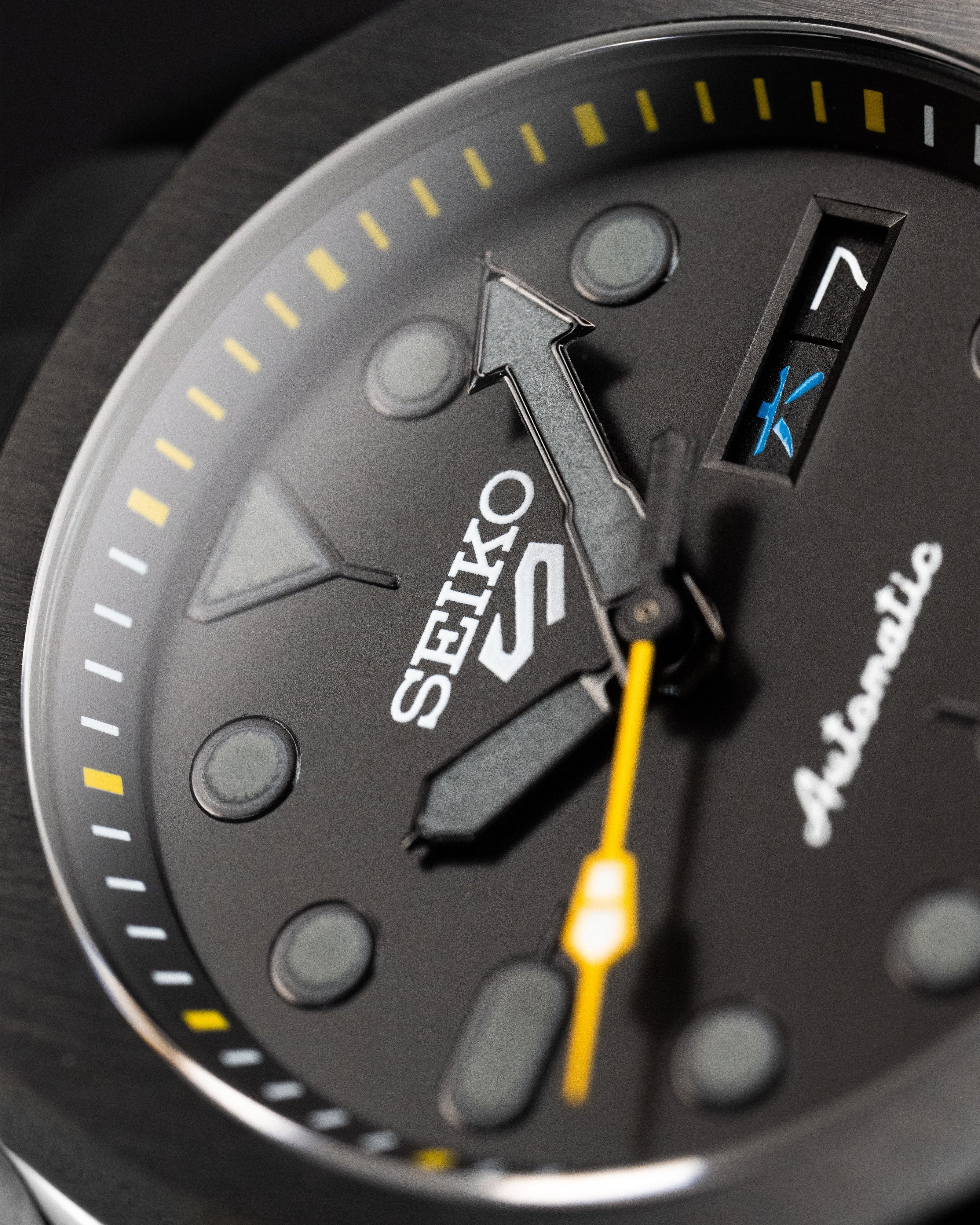Custom Stealth Seiko 5 Mod – With Polished Black Nautilus Case Grey Indices Yellow Minute Track Yellow Second Hand And Black Rubber Strap