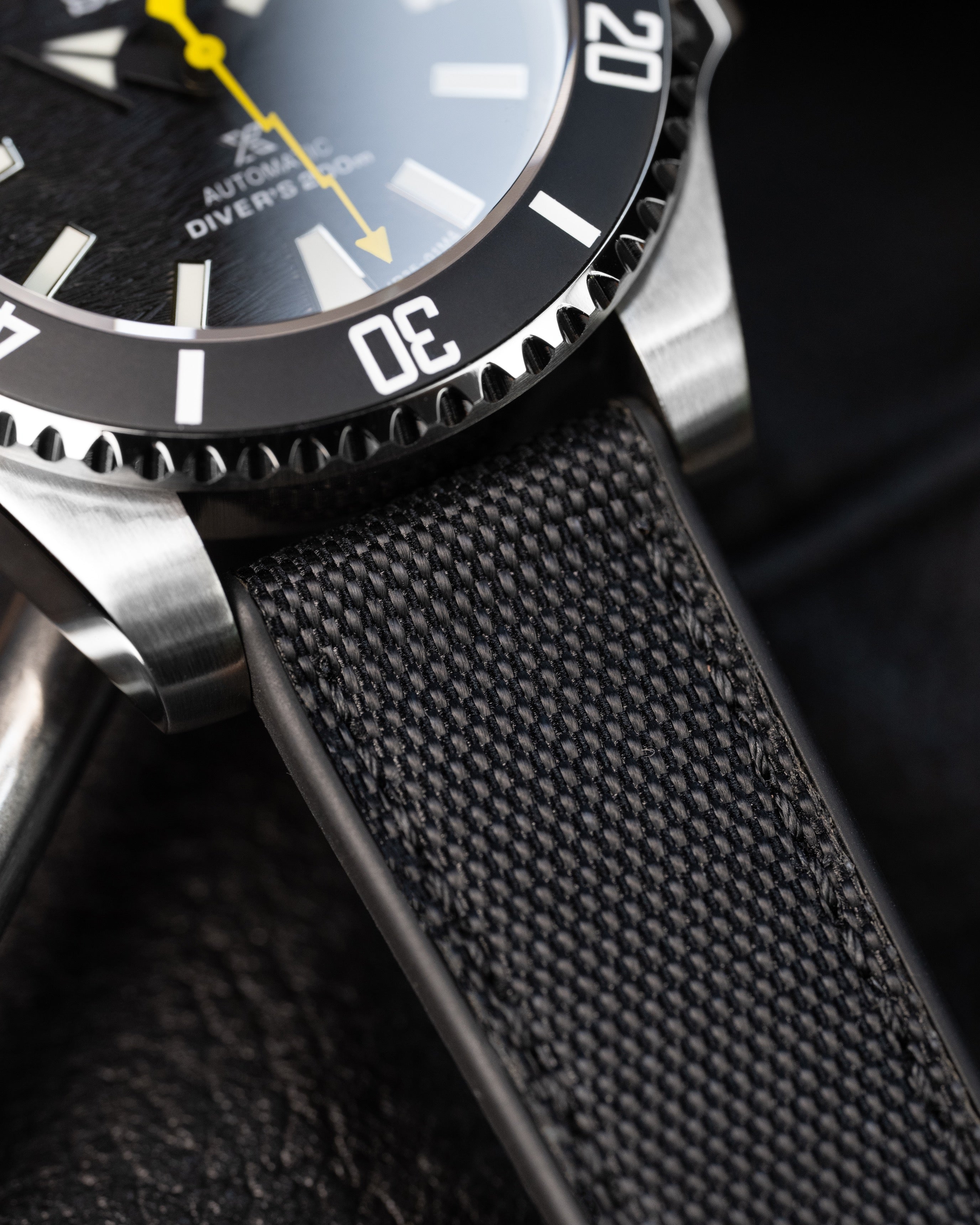 Custom Submariner Seiko – Mod With Lightning Yellow Seconds Hand Black Wave Dial Yellow Accents And Seigaiha Wave Rotor Canvas Strap8