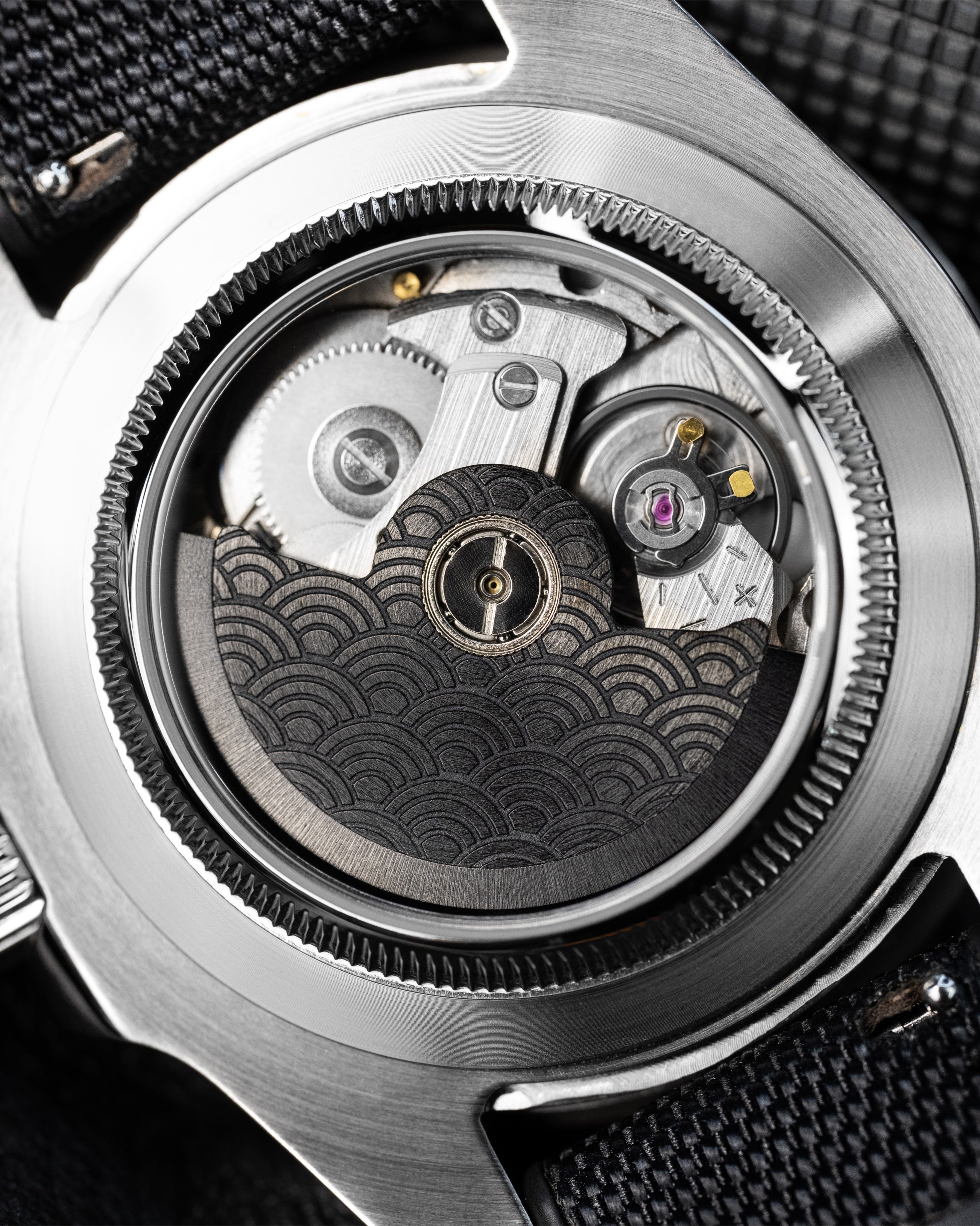 Custom Submariner Seiko – Mod With Lightning Yellow Seconds Hand Black Wave Dial Yellow Accents And Seigaiha Wave Rotor Canvas Strap9