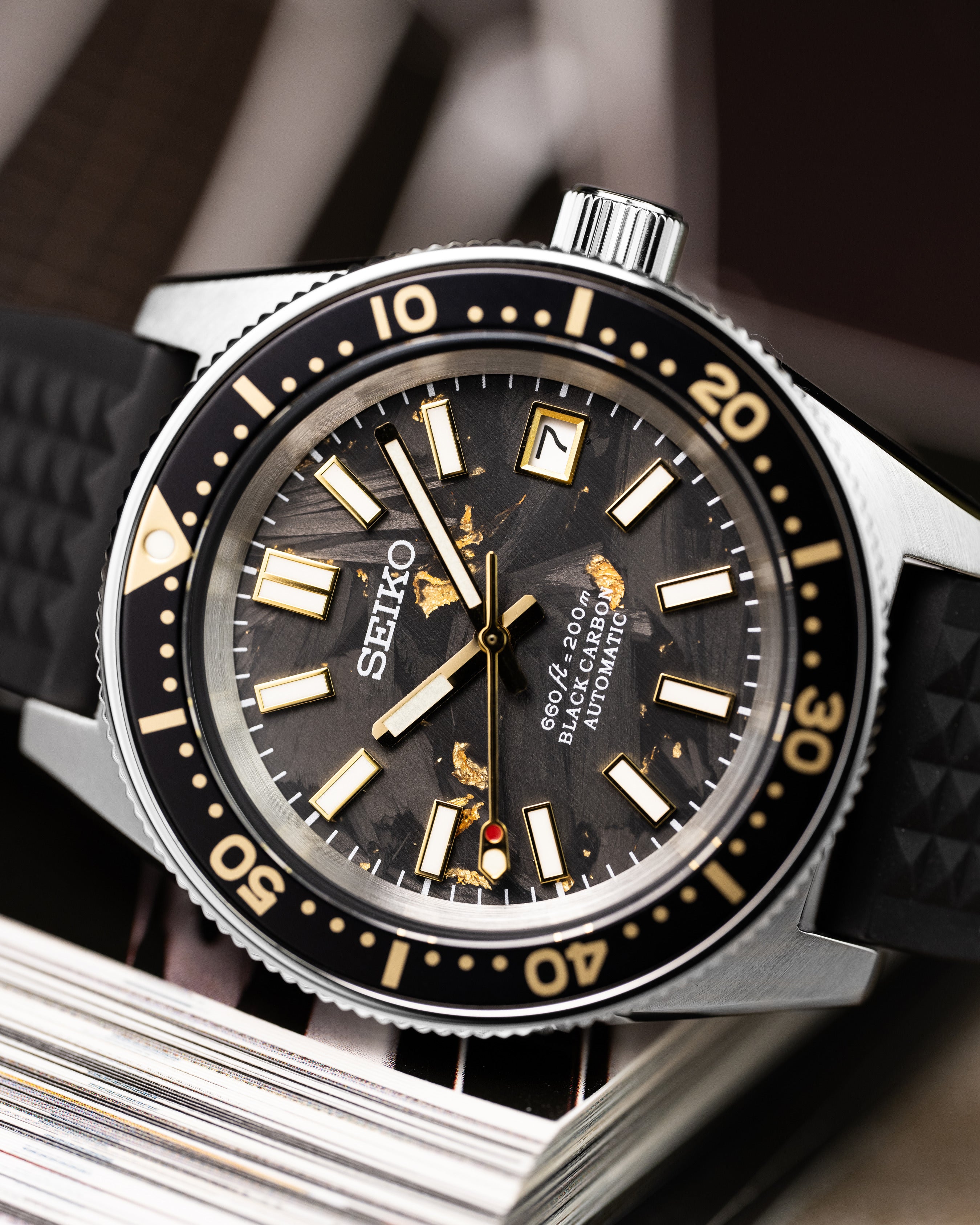 Custom Seiko Mod – Diver Watch With 62Mas Case Black Carbon Dial Gold Flakes Gold Tone Indices And Hands Black Gold Bezel Black Waffle Rubber Strap 10