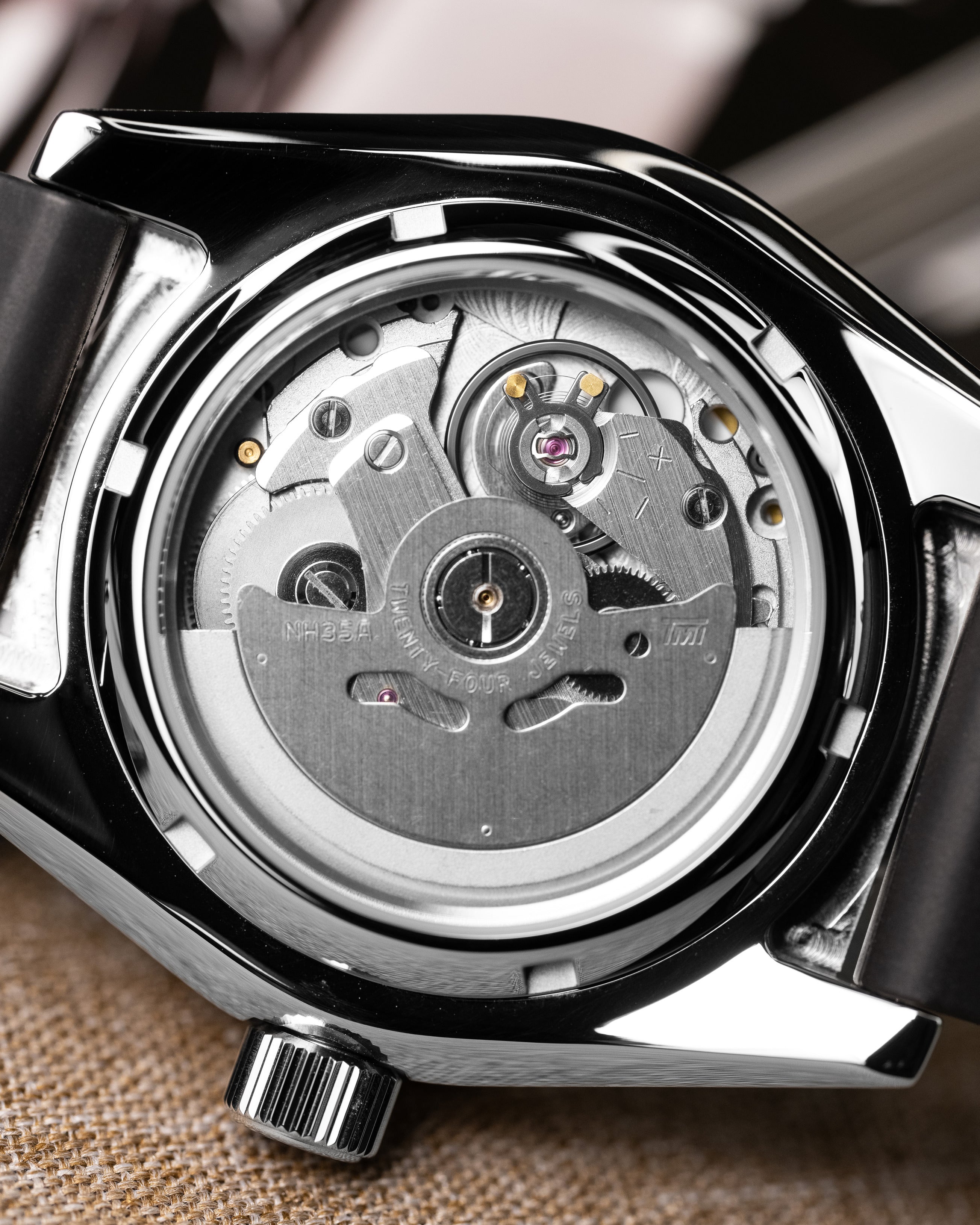 Custom Seiko Mod – Diver Watch With 62Mas Case Black Carbon Dial Gold Flakes Gold Tone Indices And Hands Black Gold Bezel Black Waffle Rubber Strap 12