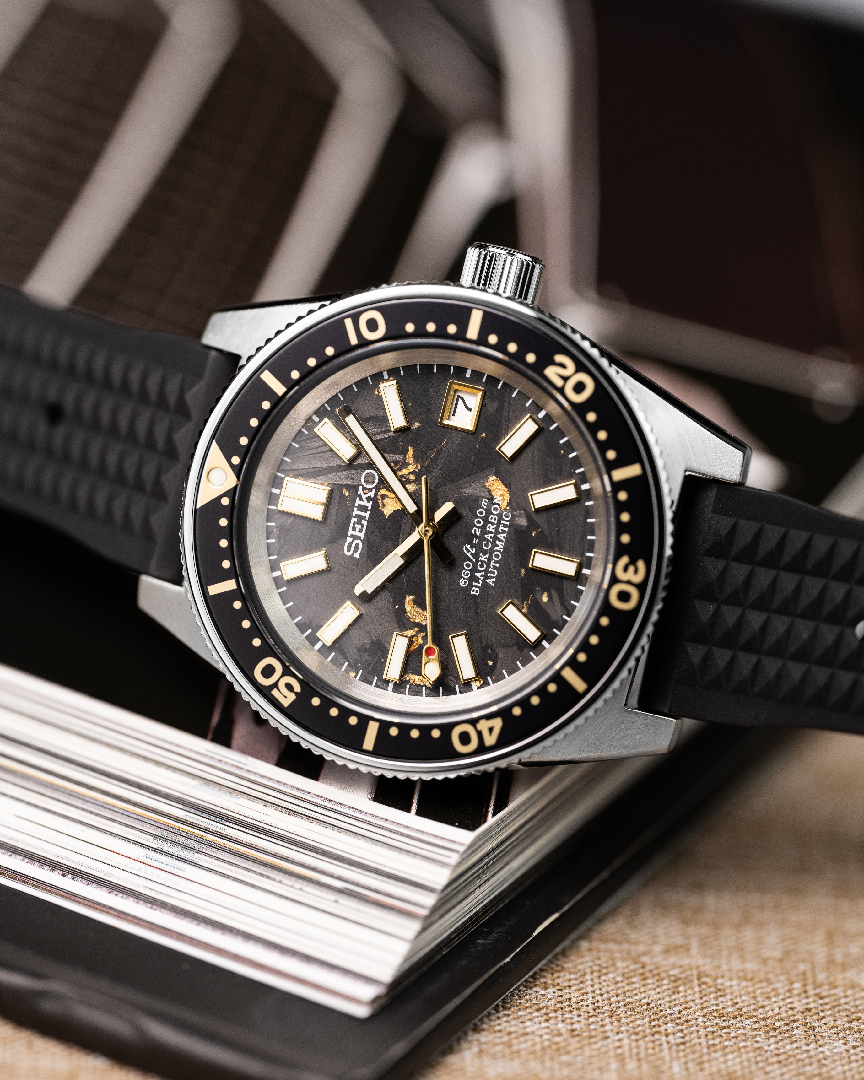 Custom Seiko Mod – Diver Watch With 62Mas Case Black Carbon Dial Gold Flakes Gold Tone Indices And Hands Black Gold Bezel Black Waffle Rubber Strap 14