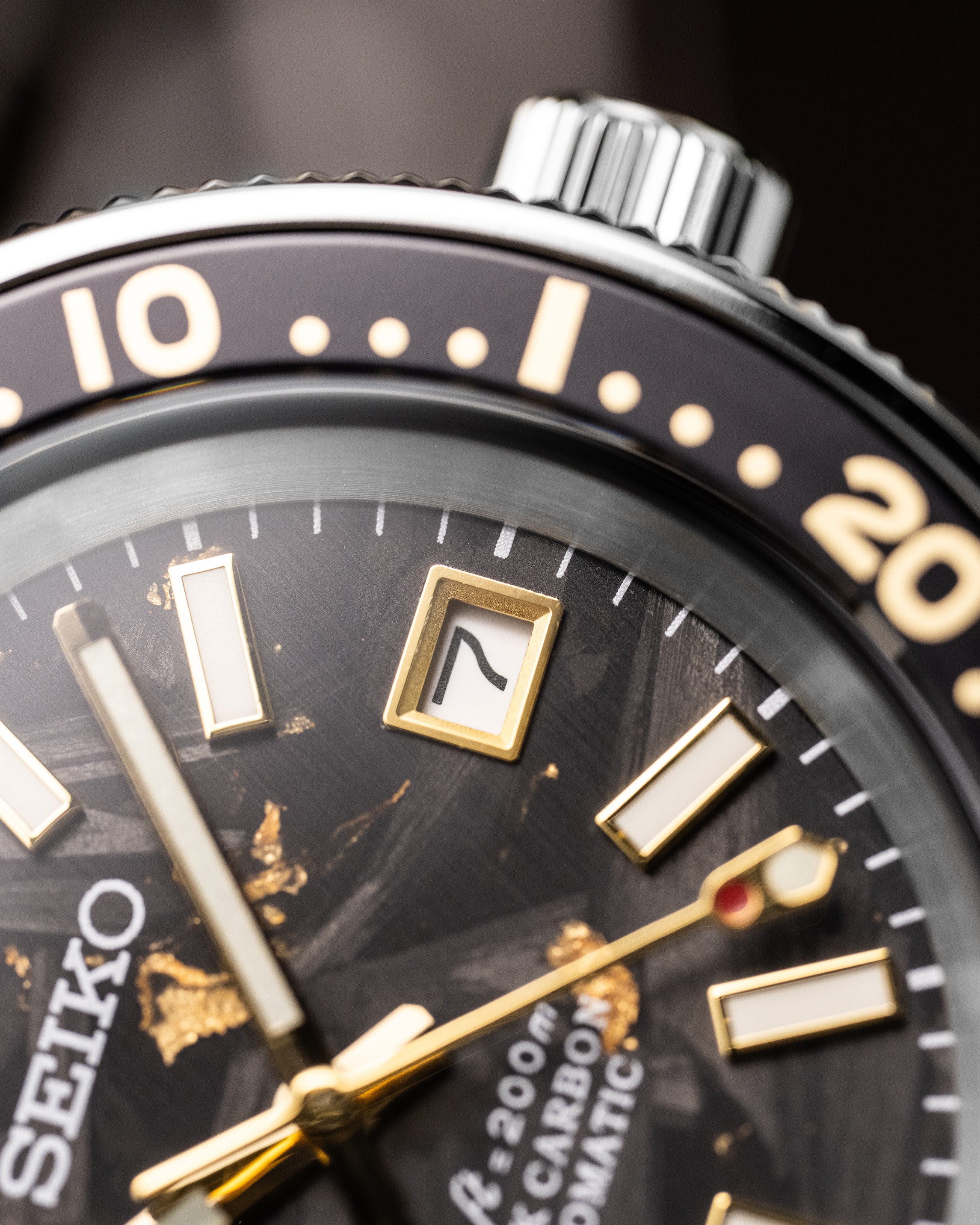 Custom Seiko Mod – Diver Watch With 62Mas Case Black Carbon Dial Gold Flakes Gold Tone Indices And Hands Black Gold Bezel Black Waffle Rubber Strap 15