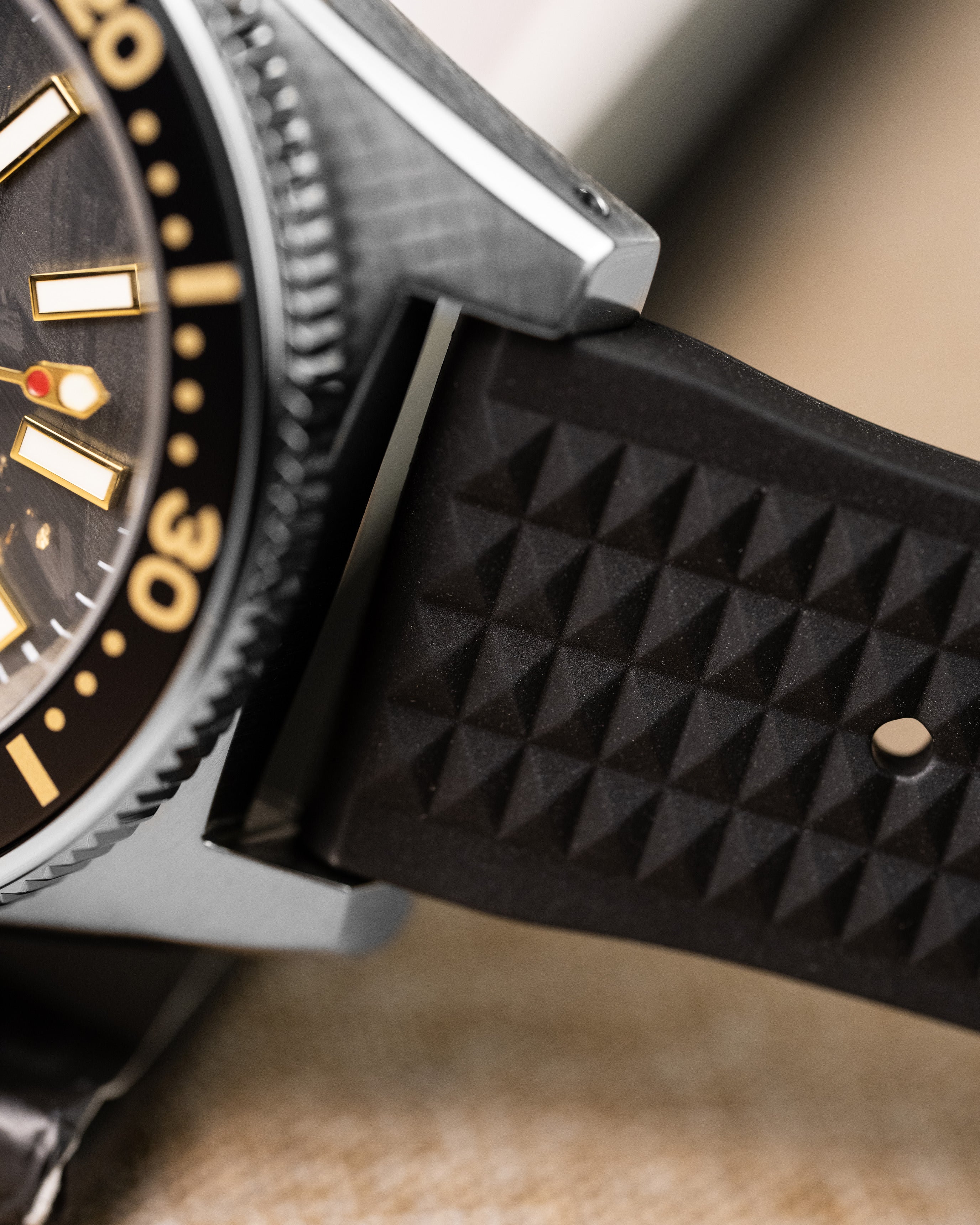 Custom Seiko Mod – Diver Watch With 62Mas Case Black Carbon Dial Gold Flakes Gold Tone Indices And Hands Black Gold Bezel Black Waffle Rubber Strap 18