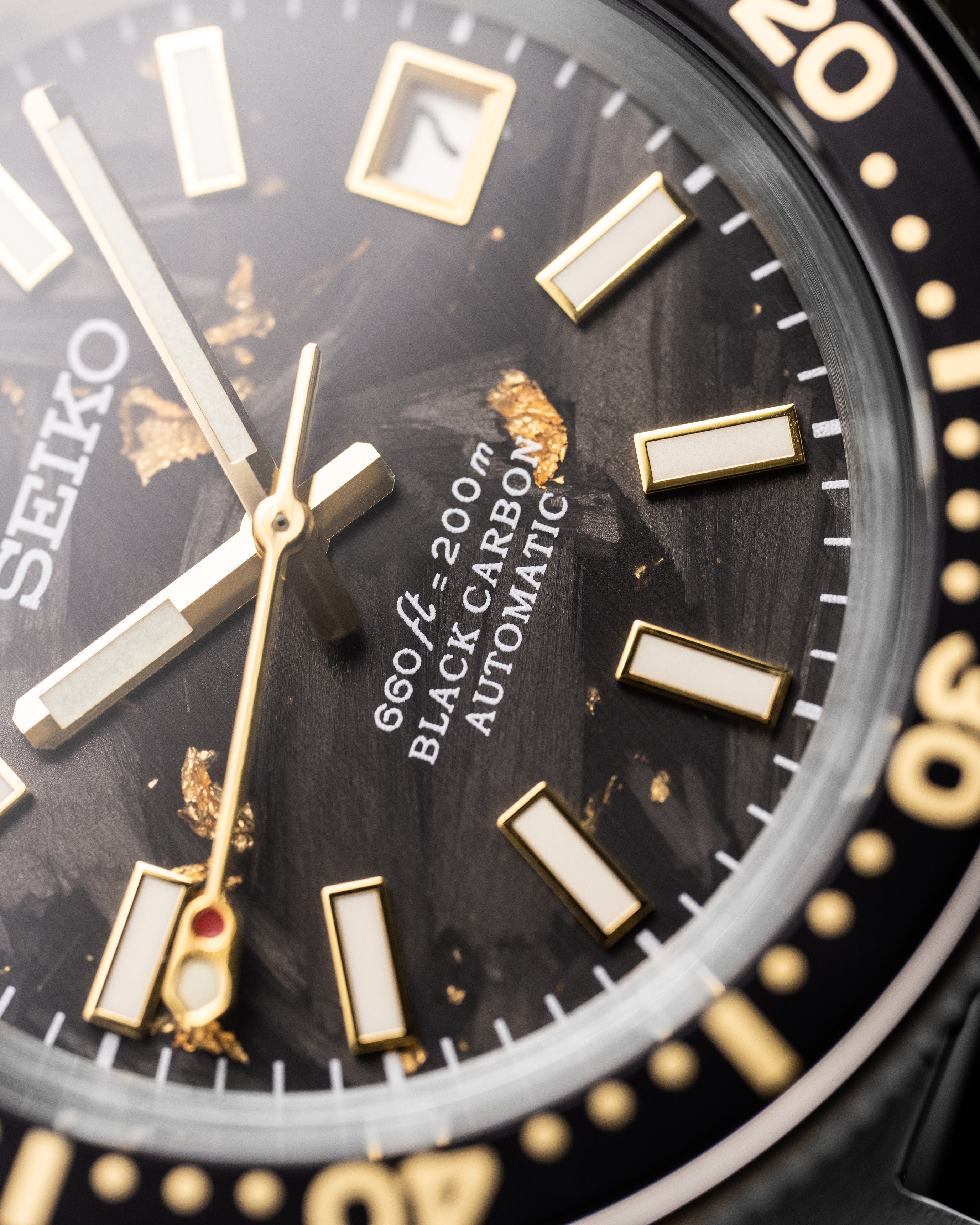 Custom Seiko Mod – Diver Watch With 62Mas Case Black Carbon Dial Gold Flakes Gold Tone Indices And Hands Black Gold Bezel Black Waffle Rubber Strap 4