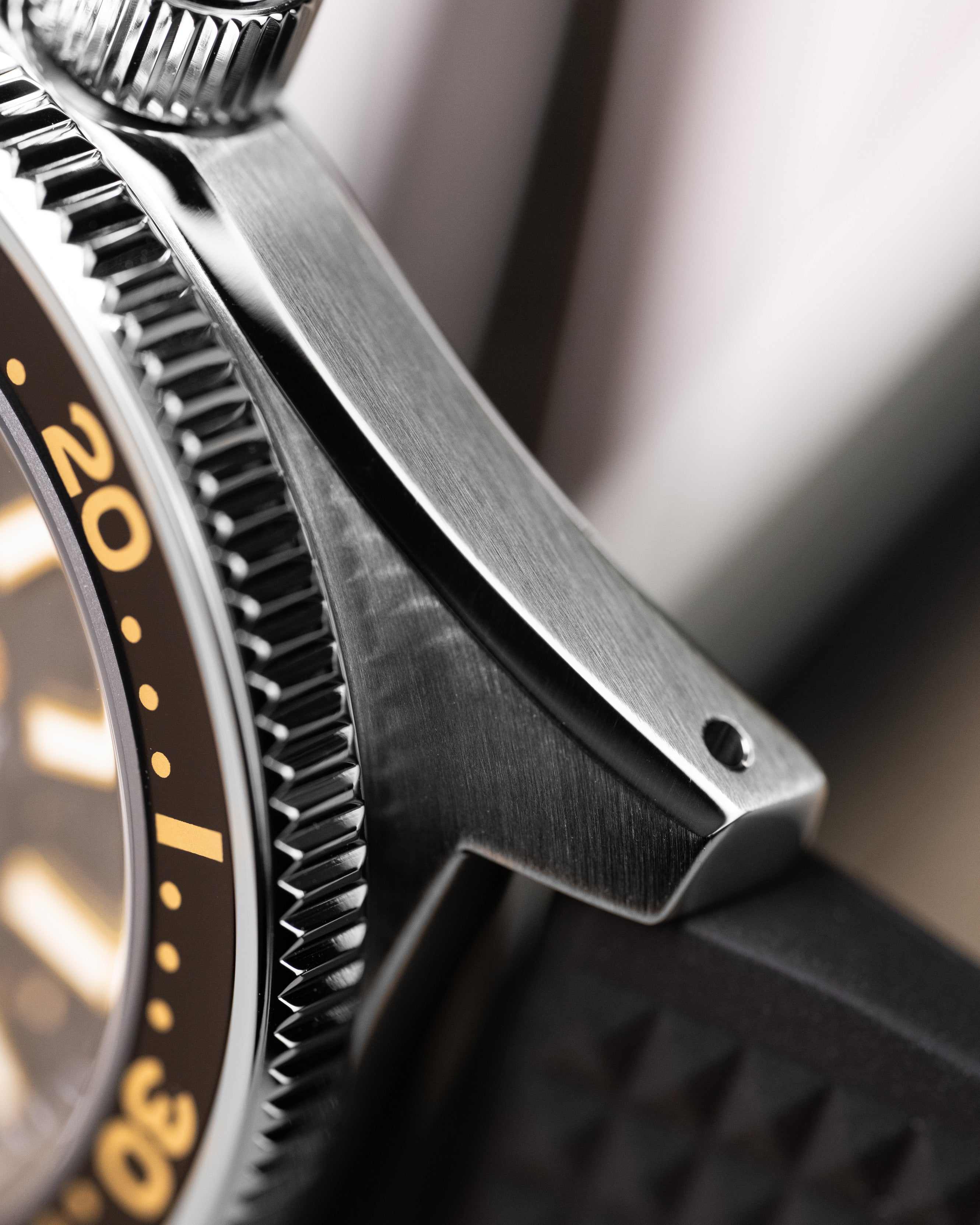 Custom Seiko Mod – Diver Watch With 62Mas Case Black Carbon Dial Gold Flakes Gold Tone Indices And Hands Black Gold Bezel Black Waffle Rubber Strap 7