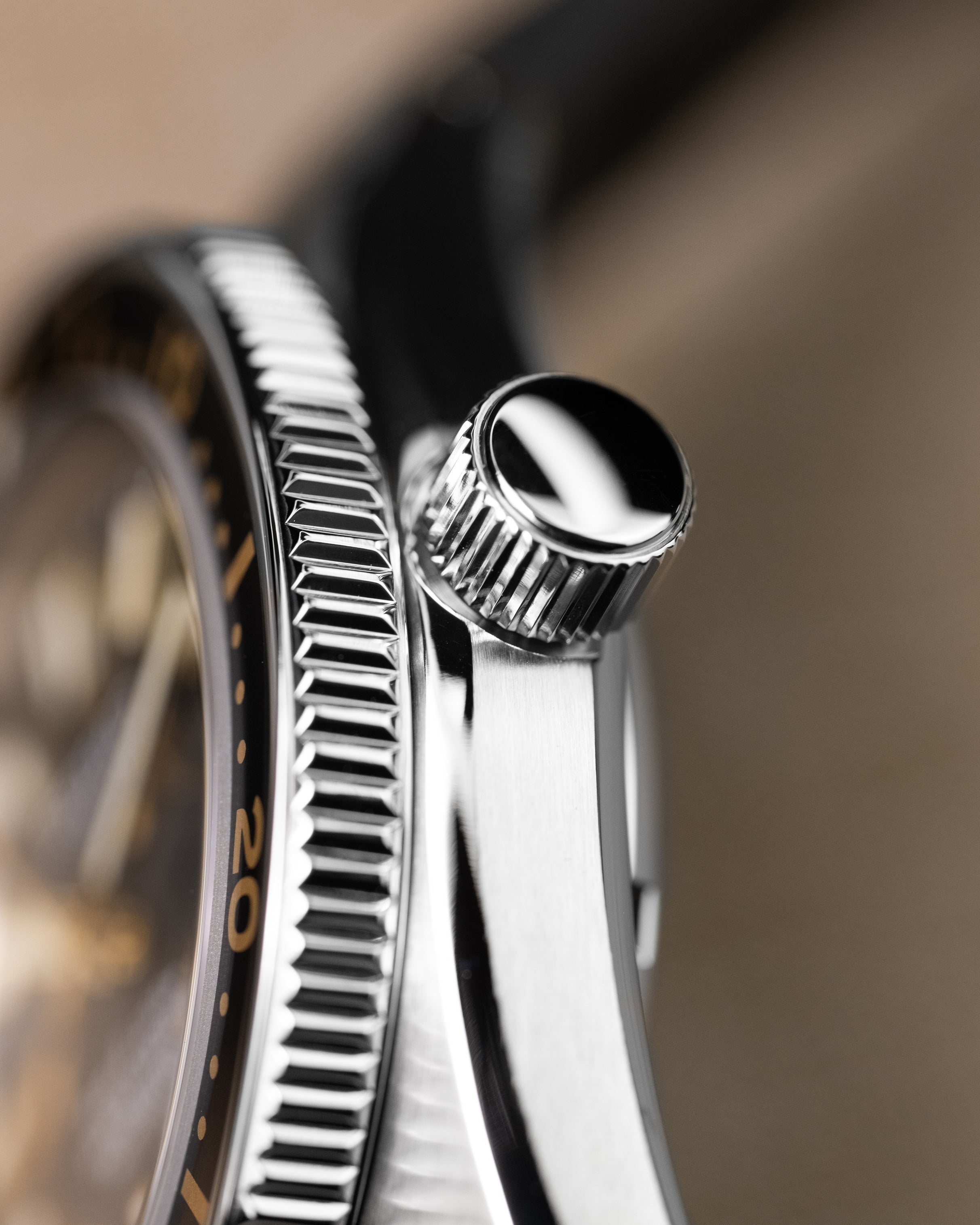 Custom Seiko Mod – Diver Watch With 62Mas Case Black Carbon Dial Gold Flakes Gold Tone Indices And Hands Black Gold Bezel Black Waffle Rubber Strap 9