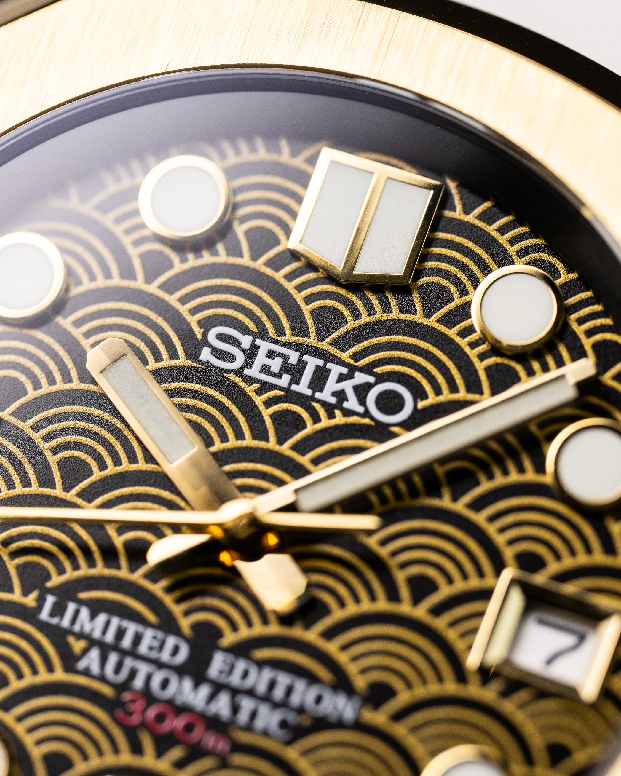 Limited Edition Custom – Seiko Mod With Gold Bezel Black Nautilus Case Gold Japanese Seigaiha Wave Pattern Dial Black Rubber Strap With Gold Clasp