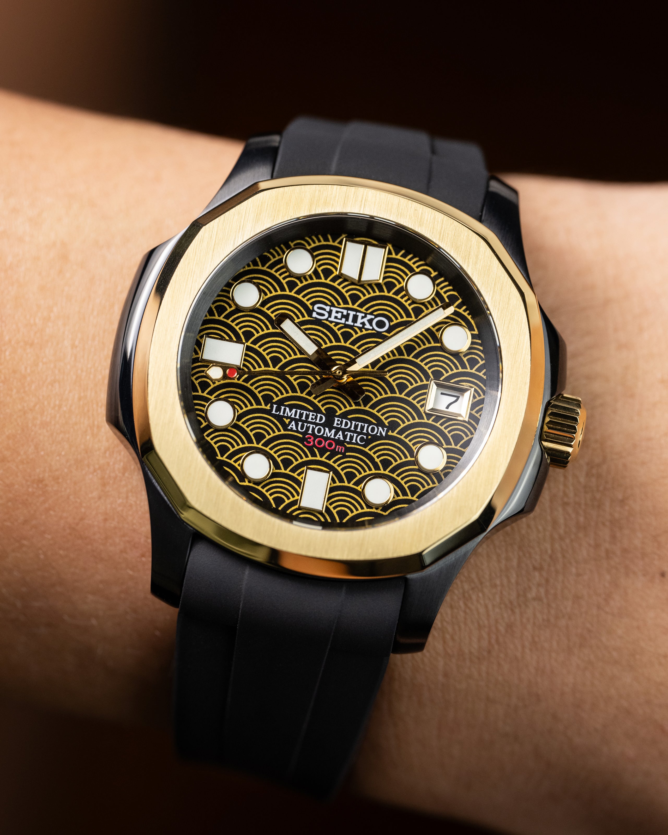 Limited Edition Custom – Seiko Mod With Gold Bezel Black Nautilus Case Gold Japanese Seigaiha Wave Pattern Dial Black Rubber Strap With Gold Clasp