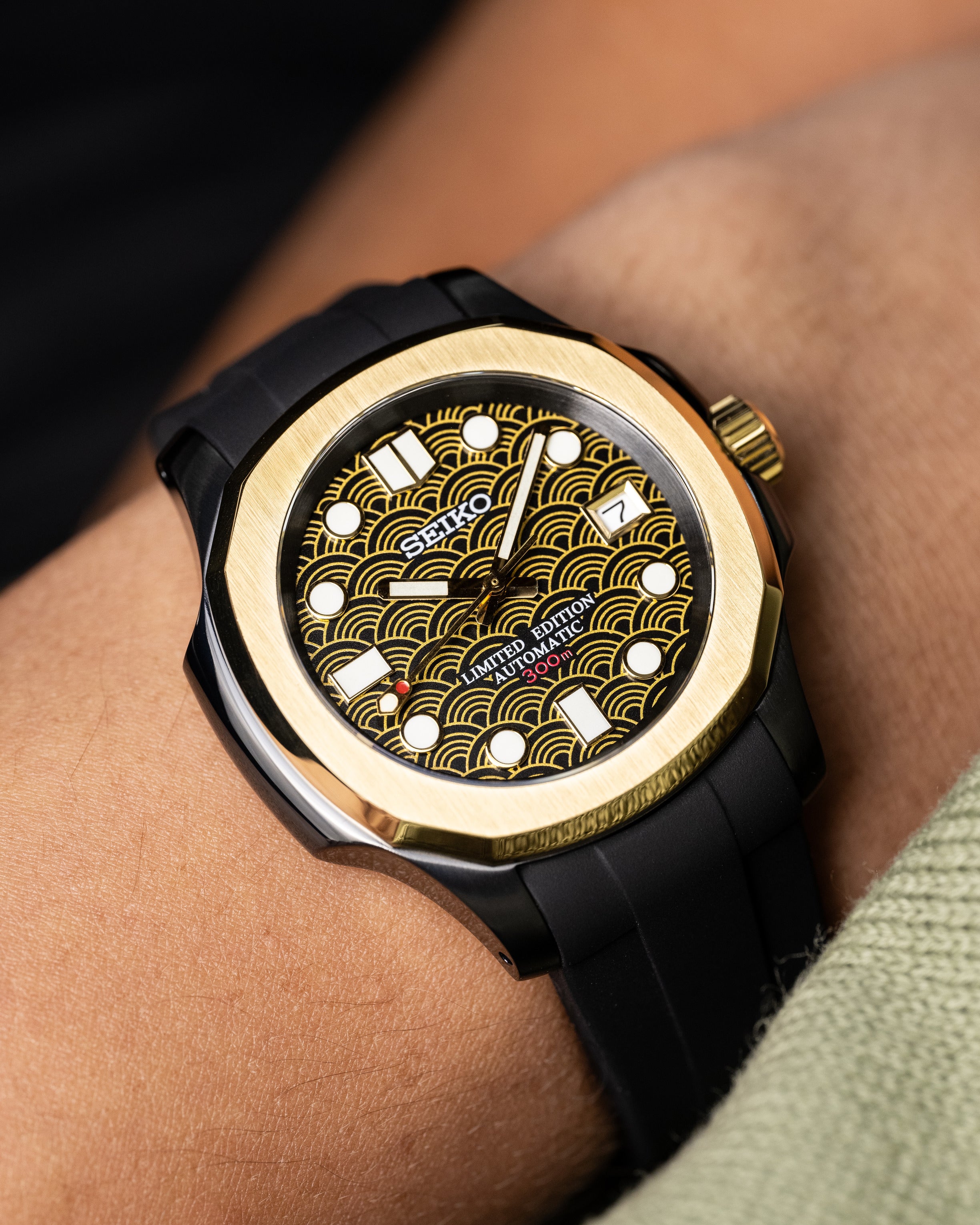 Limited Edition Custom – Seiko Mod With Gold Bezel Black Nautilus Case Gold Japanese Seigaiha Wave Pattern Dial Black Rubber Strap With Gold Clasp