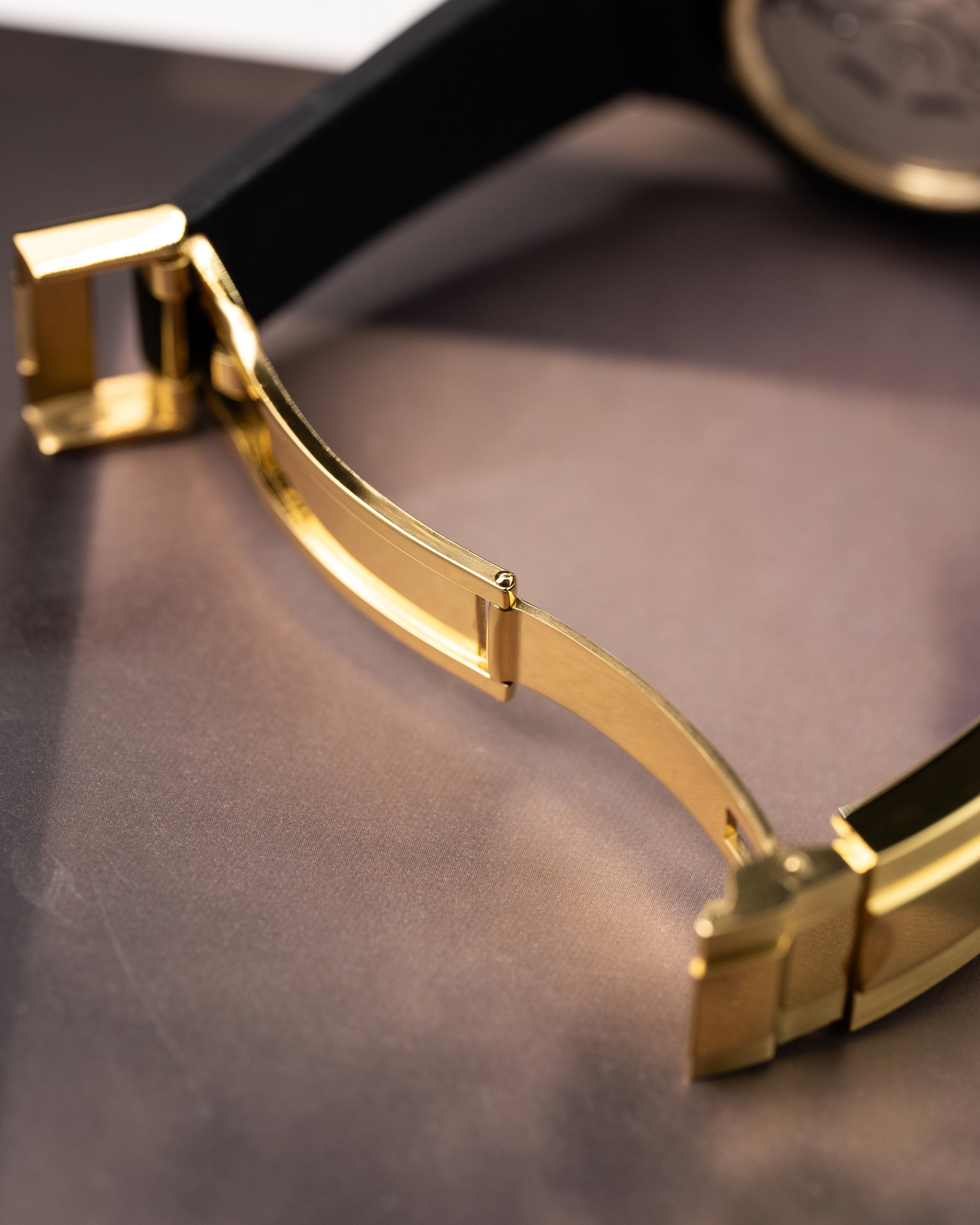 Limited Edition Custom – Seiko Mod With Gold Bezel Black Nautilus Case Gold Japanese Seigaiha Wave Pattern Dial Black Rubber Strap With Gold Clasp