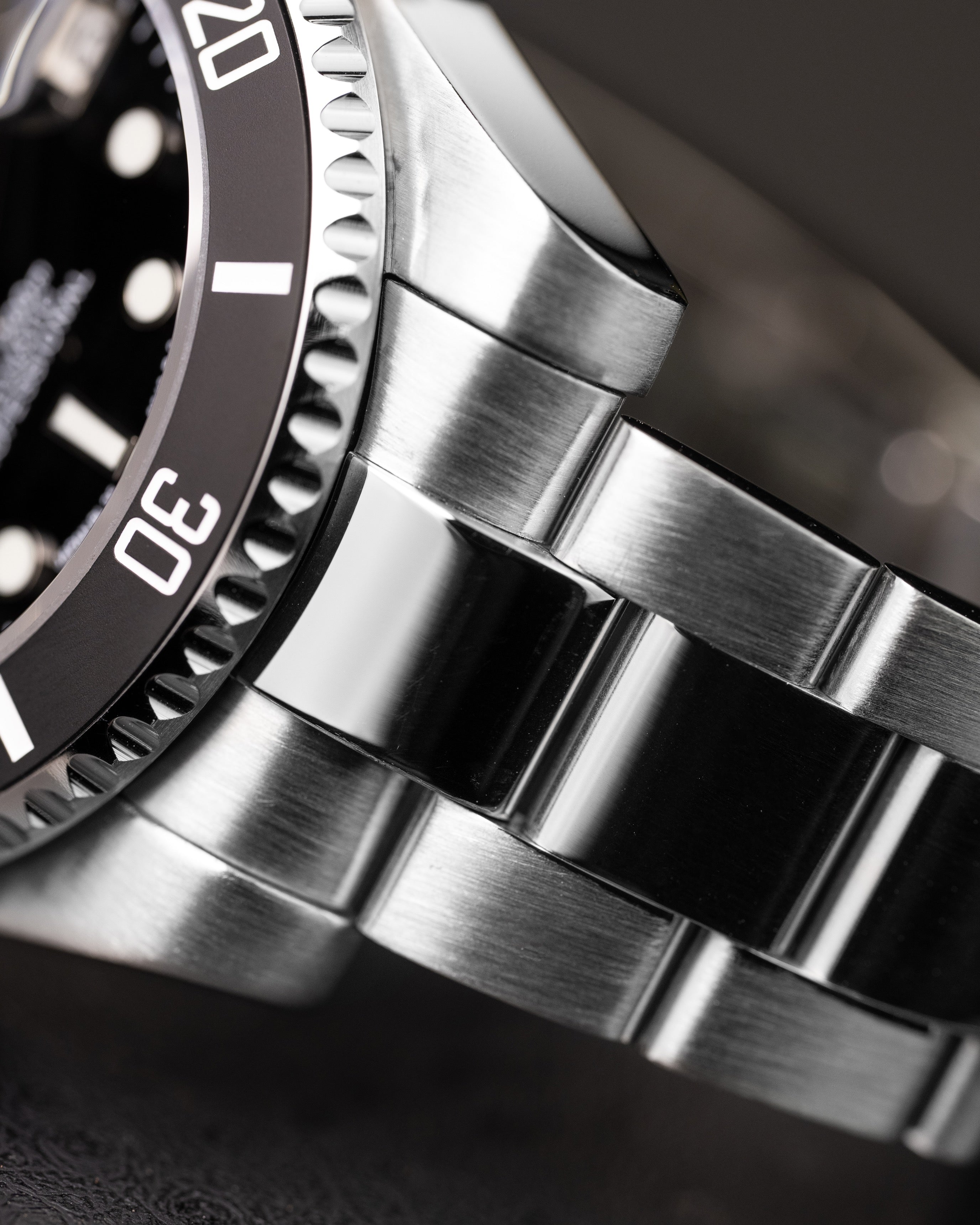 Seiko Mod Submariner – With Black Bezel And Dial Automatic Diver On Brushed Oyster-Style Bracelet10