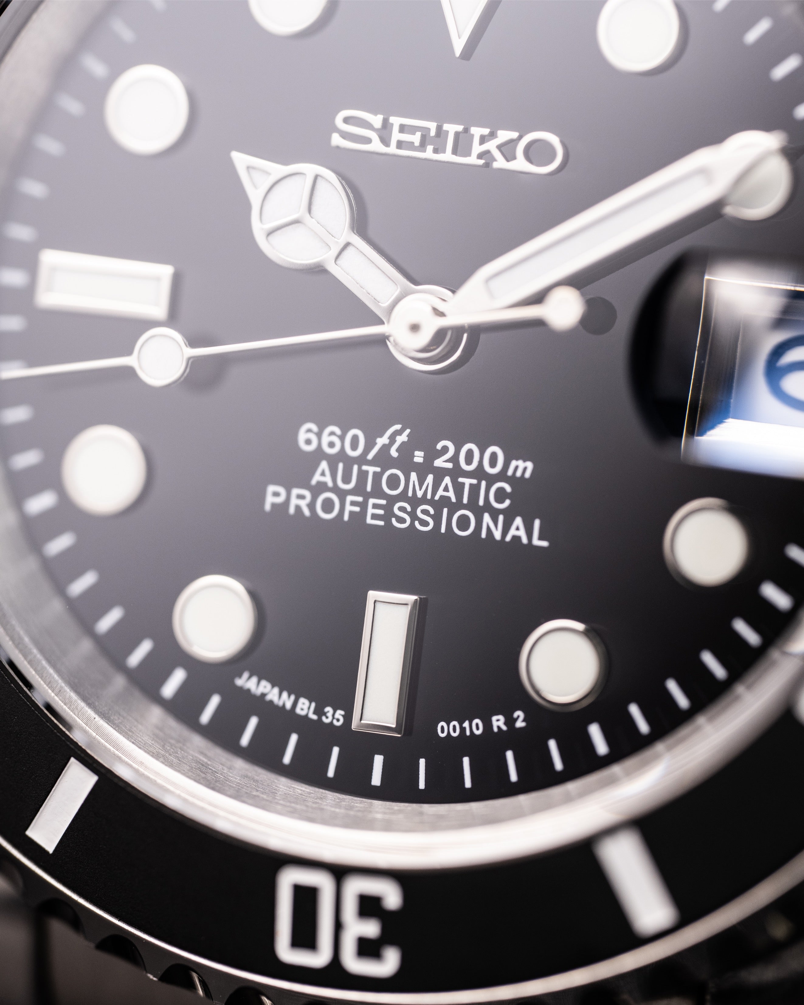 Seiko Mod Submariner – With Black Bezel And Dial Automatic Diver On Brushed Oyster-Style Bracelet2