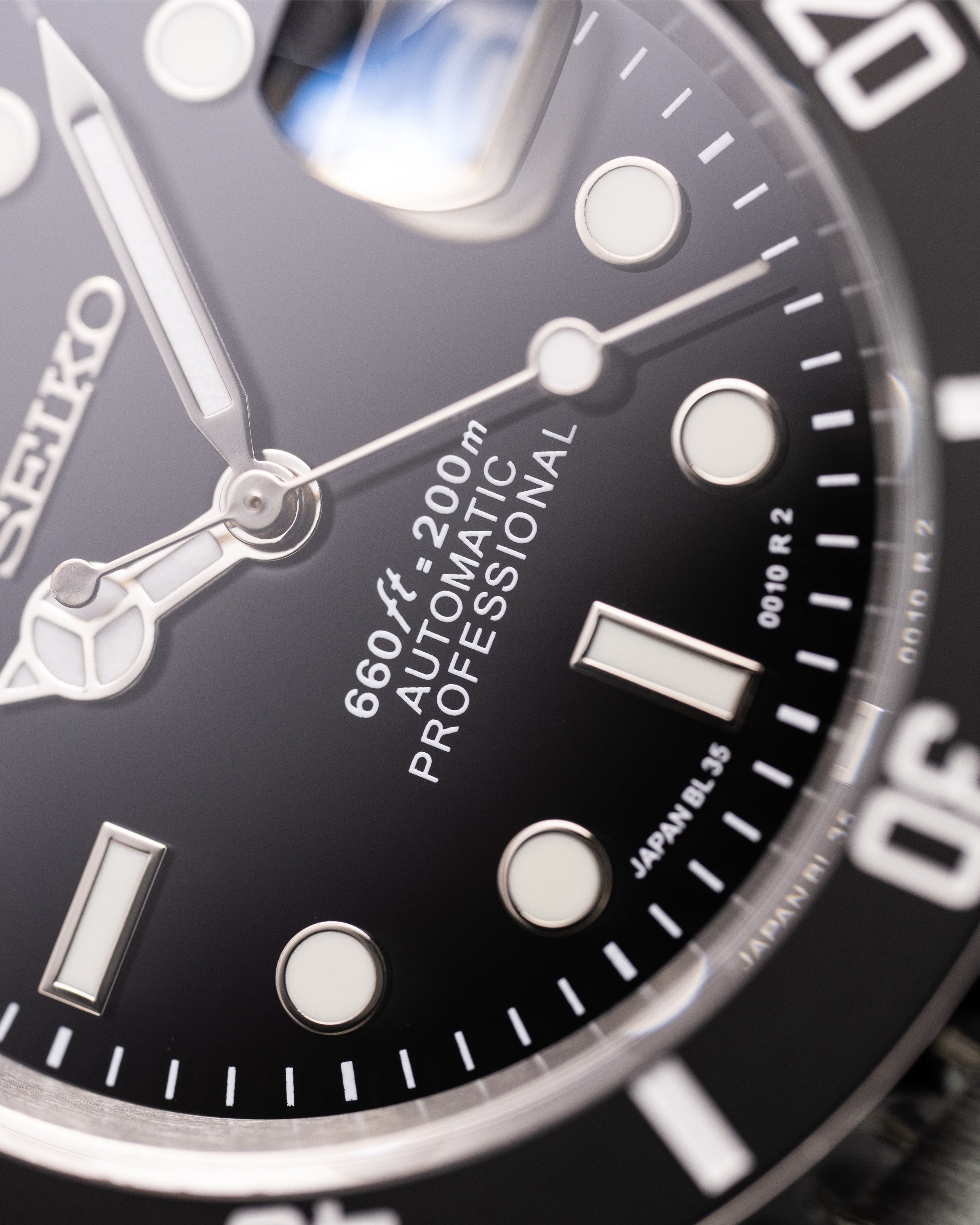 Seiko Mod Submariner – With Black Bezel And Dial Automatic Diver On Brushed Oyster-Style Bracelet5